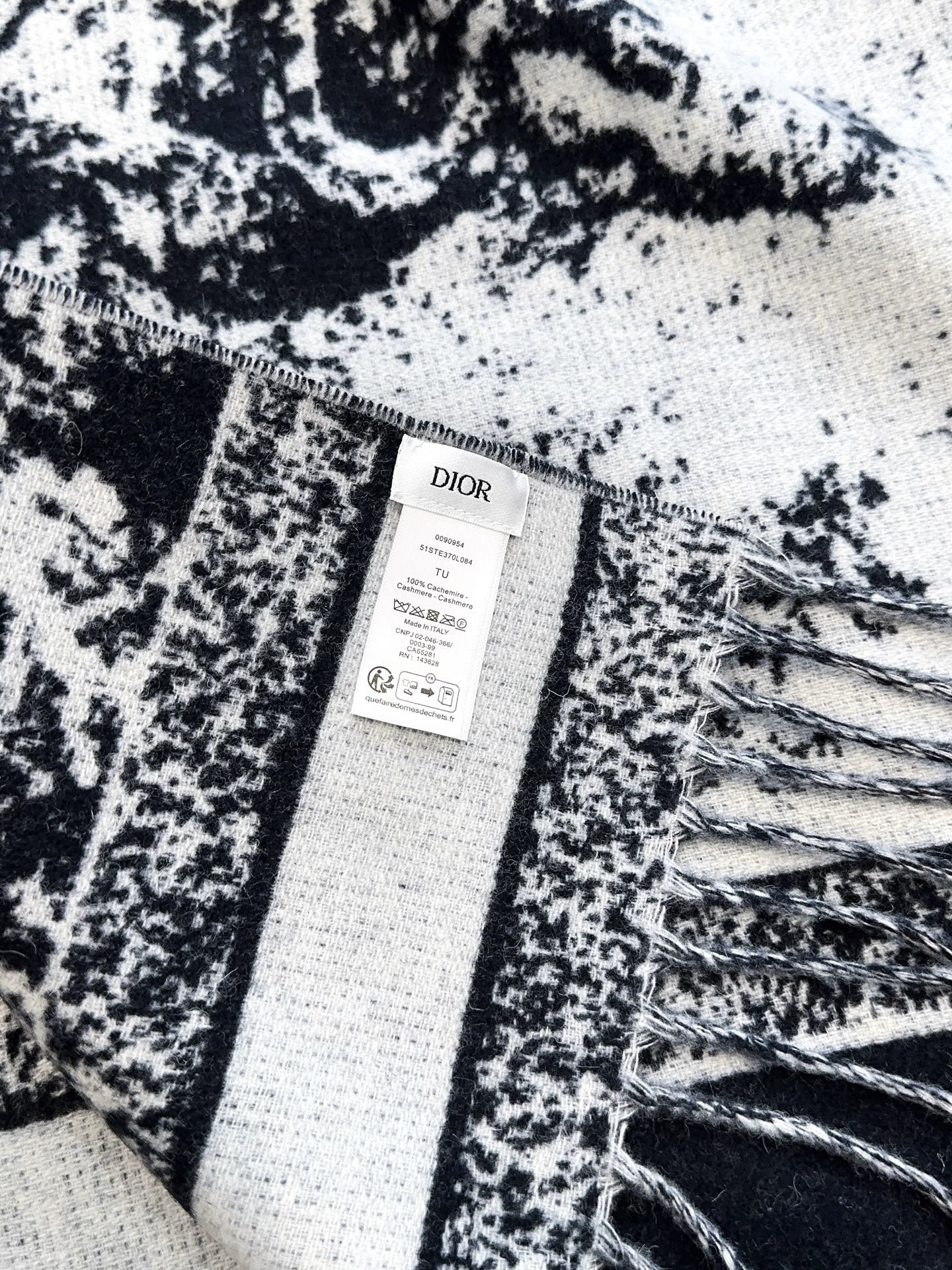 ✔️【顶级版本】DIOR 迪奥动物提花logo印花大方巾围巾披肩毛毯三用，这款围巾超级大，尺寸达到140