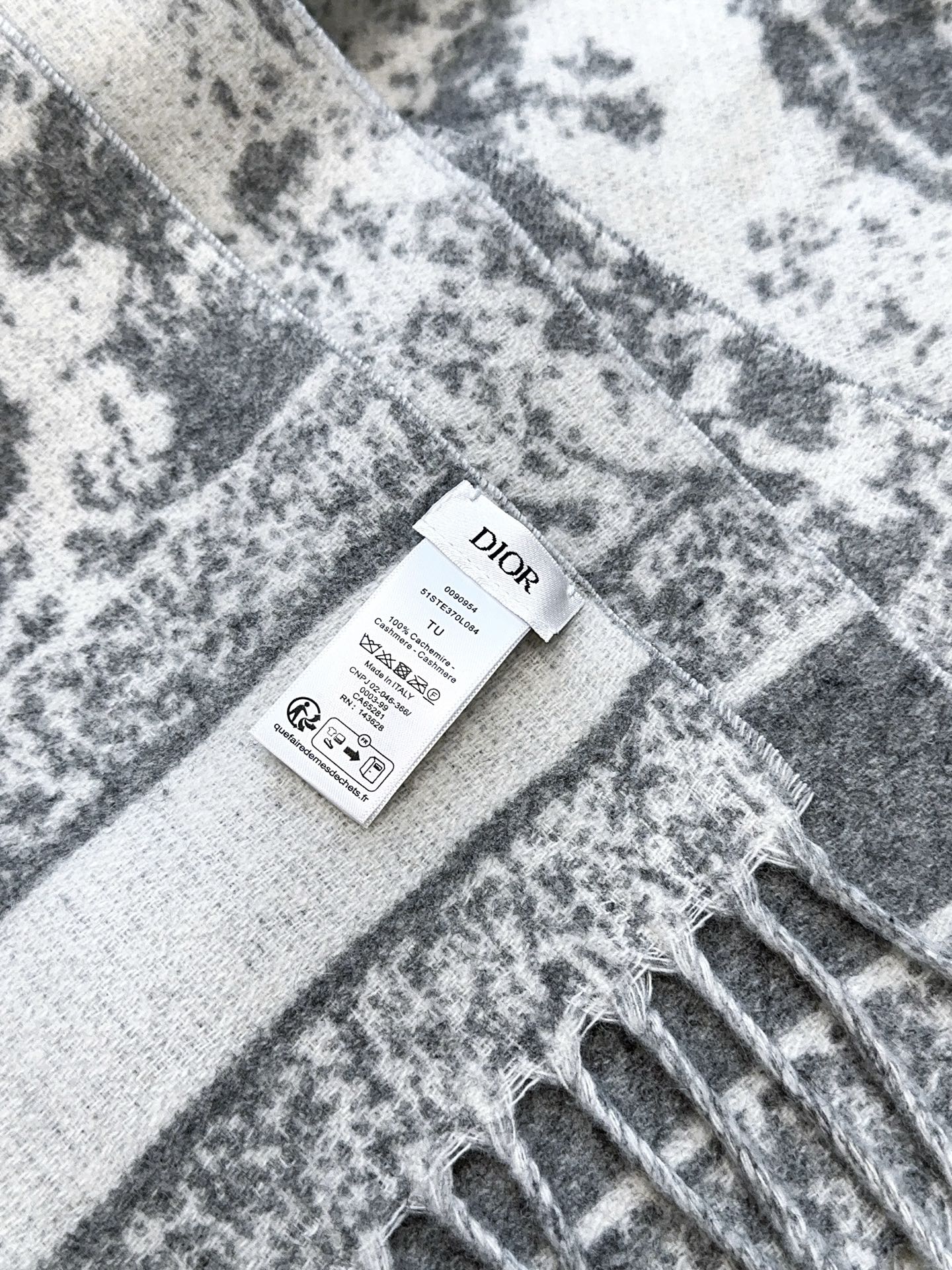 ✔️【顶级版本】DIOR 迪奥动物提花logo印花大方巾围巾披肩毛毯三用，这款围巾超级大，尺寸达到140