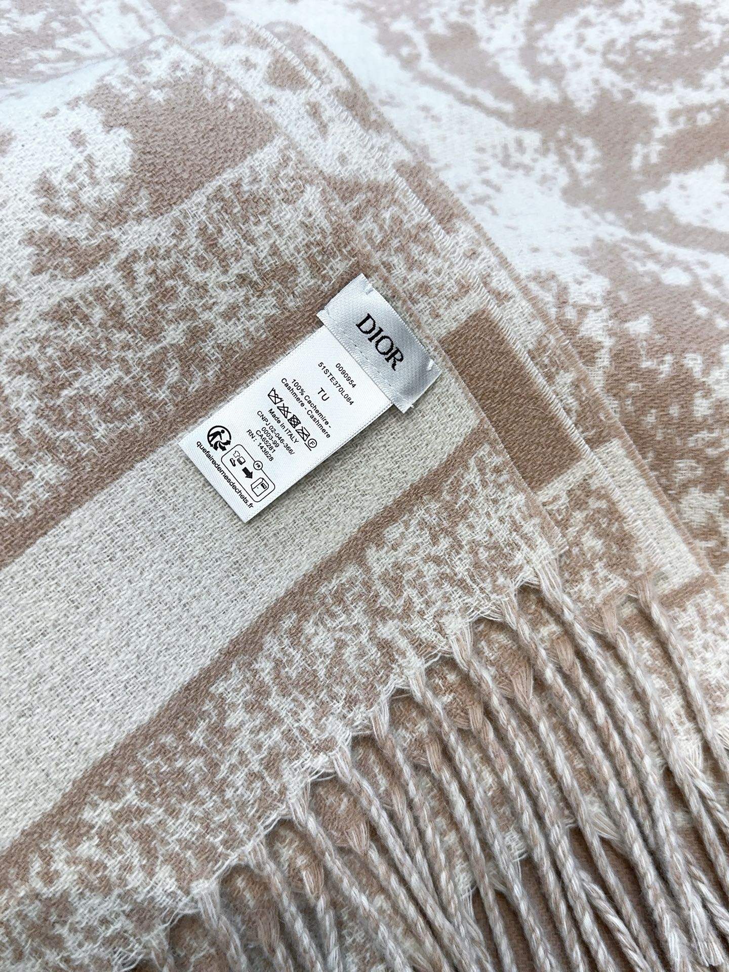 ✔️【顶级版本】DIOR 迪奥动物提花logo印花大方巾围巾披肩毛毯三用，这款围巾超级大，尺寸达到140