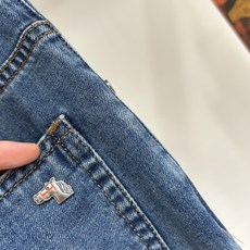 专柜🆕2026春夏设计推荐 热卖牛仔裤🆕柔软亲肤面料 奢华头层牛皮腰牌 经典蓝洗水 专柜限量款 奢华感订制面料 工艺+洗 专柜🆕2026春夏设计推荐 热卖牛仔裤🆕柔软亲肤面料 奢华头层牛皮腰牌 经典蓝洗水 专柜限量款 奢华感订制面料 工艺+洗