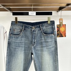 专柜🆕2026春夏设计推荐 热卖牛仔裤🆕柔软亲肤面料 奢华头层牛皮腰牌 经典蓝洗水 专柜限量款 奢华感订制面料 工艺+洗 专柜🆕2026春夏设计推荐 热卖牛仔裤🆕柔软亲肤面料 奢华头层牛皮腰牌 经典蓝洗水 专柜限量款 奢华感订制面料 工艺+洗