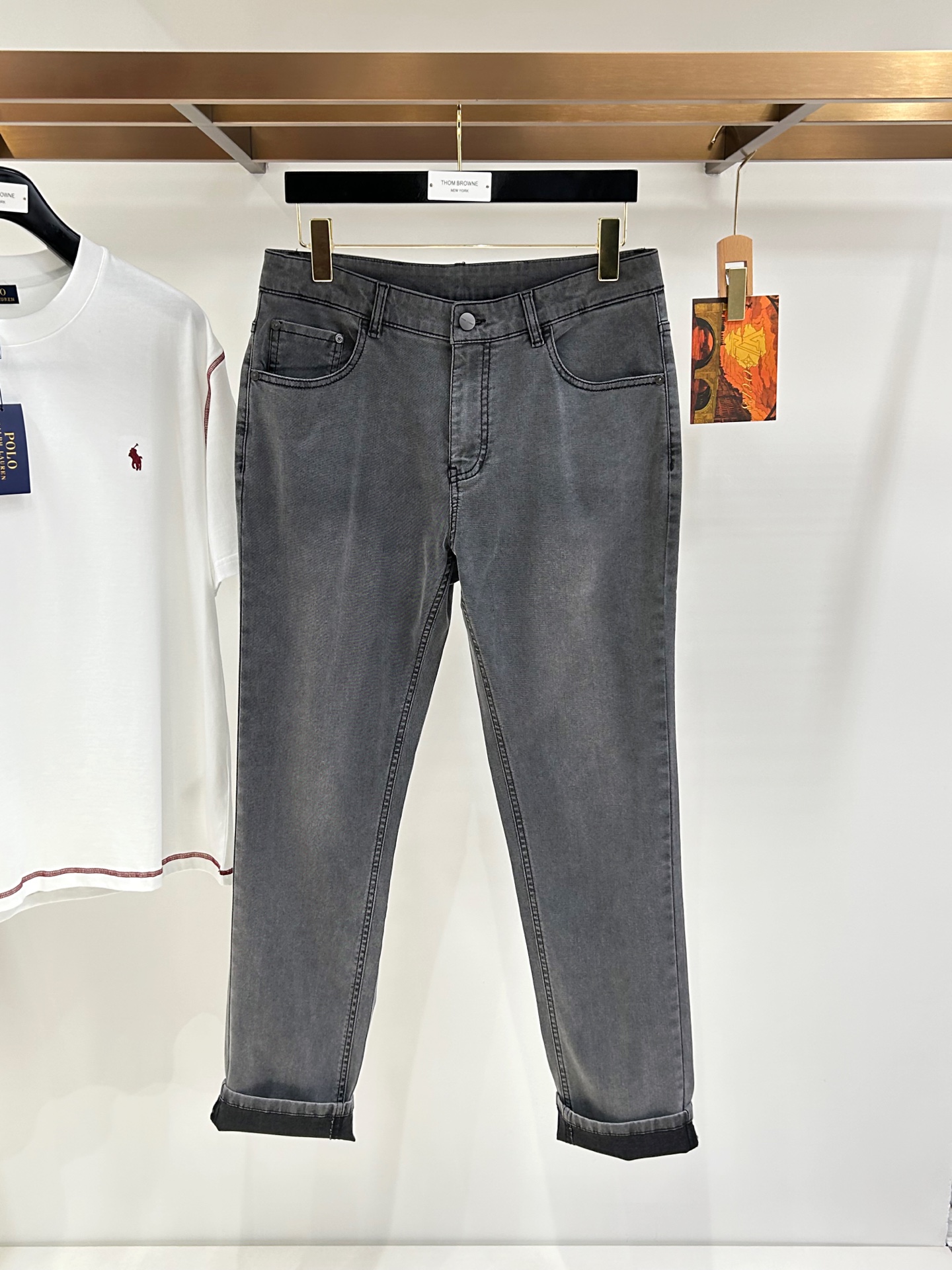 专柜🆕2026春夏设计推荐 热卖牛仔裤🆕柔软亲肤面料 奢华头层牛皮腰牌 经典蓝洗水 专柜限量款 奢华感订制面料 工艺+洗
