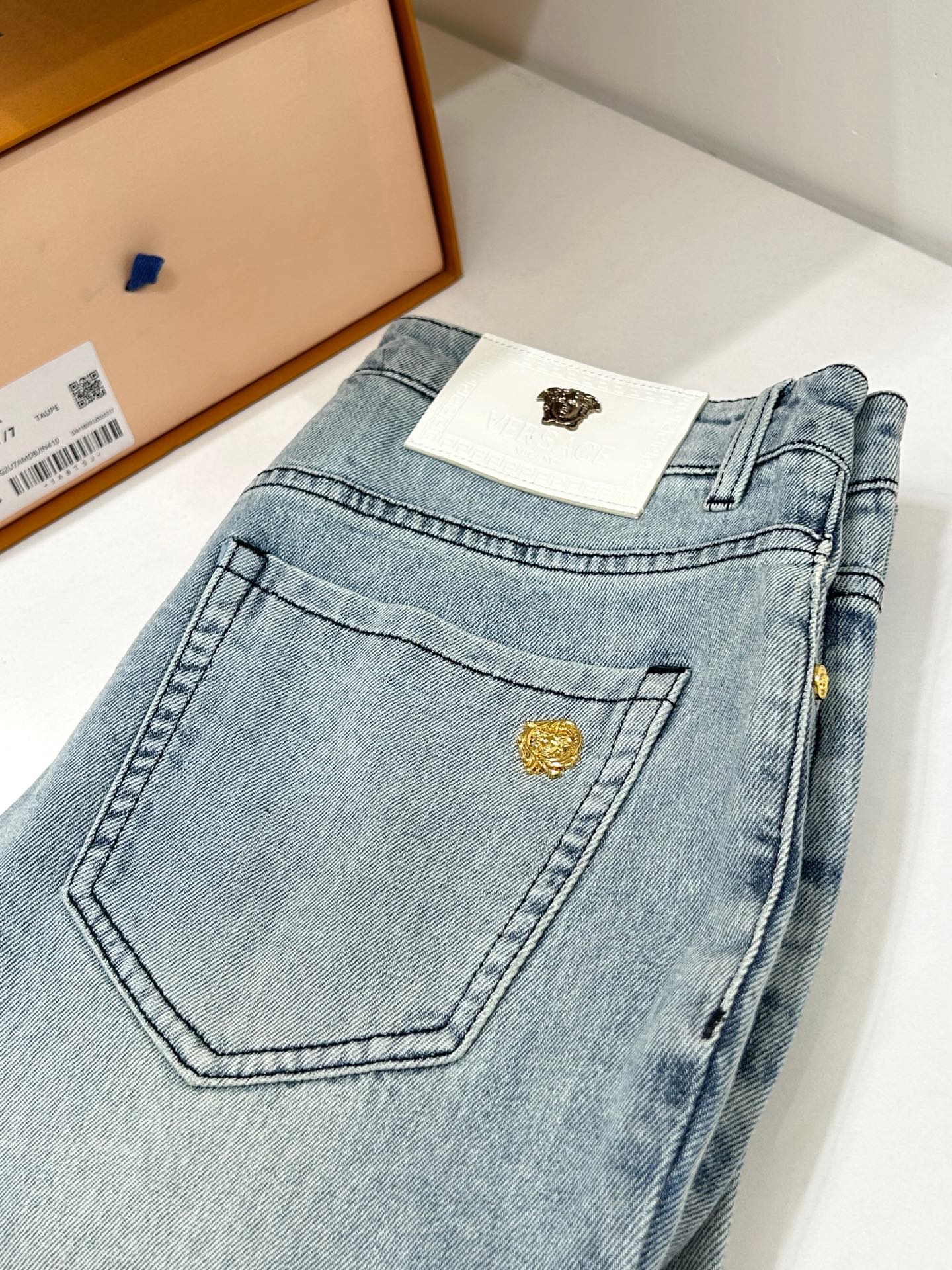 💎2026早秋最新⚡️推出男士牛仔裤新品!重工水洗牛仔面料,定制面料和一般牛仔布料比起来,更加柔软舒适!超重工洗水工艺 💎2026早秋最新⚡️推出男士牛仔裤新品!重工水洗牛仔面料,定制面料和一般牛仔布料比起来,更加柔软舒适!超重工洗水工艺