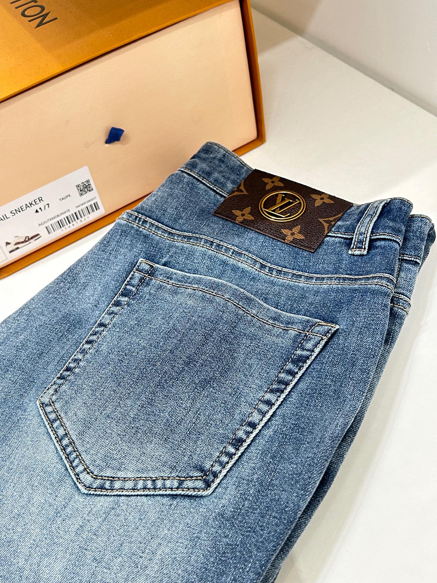 💎2026早秋最新⚡️推出男士牛仔裤新品!重工水洗牛仔面料,定制面料和一般牛仔布料比起来,更加柔软舒适!超重工洗水工艺 💎2026早秋最新⚡️推出男士牛仔裤新品!重工水洗牛仔面料,定制面料和一般牛仔布料比起来,更加柔软舒适!超重工洗水工艺
