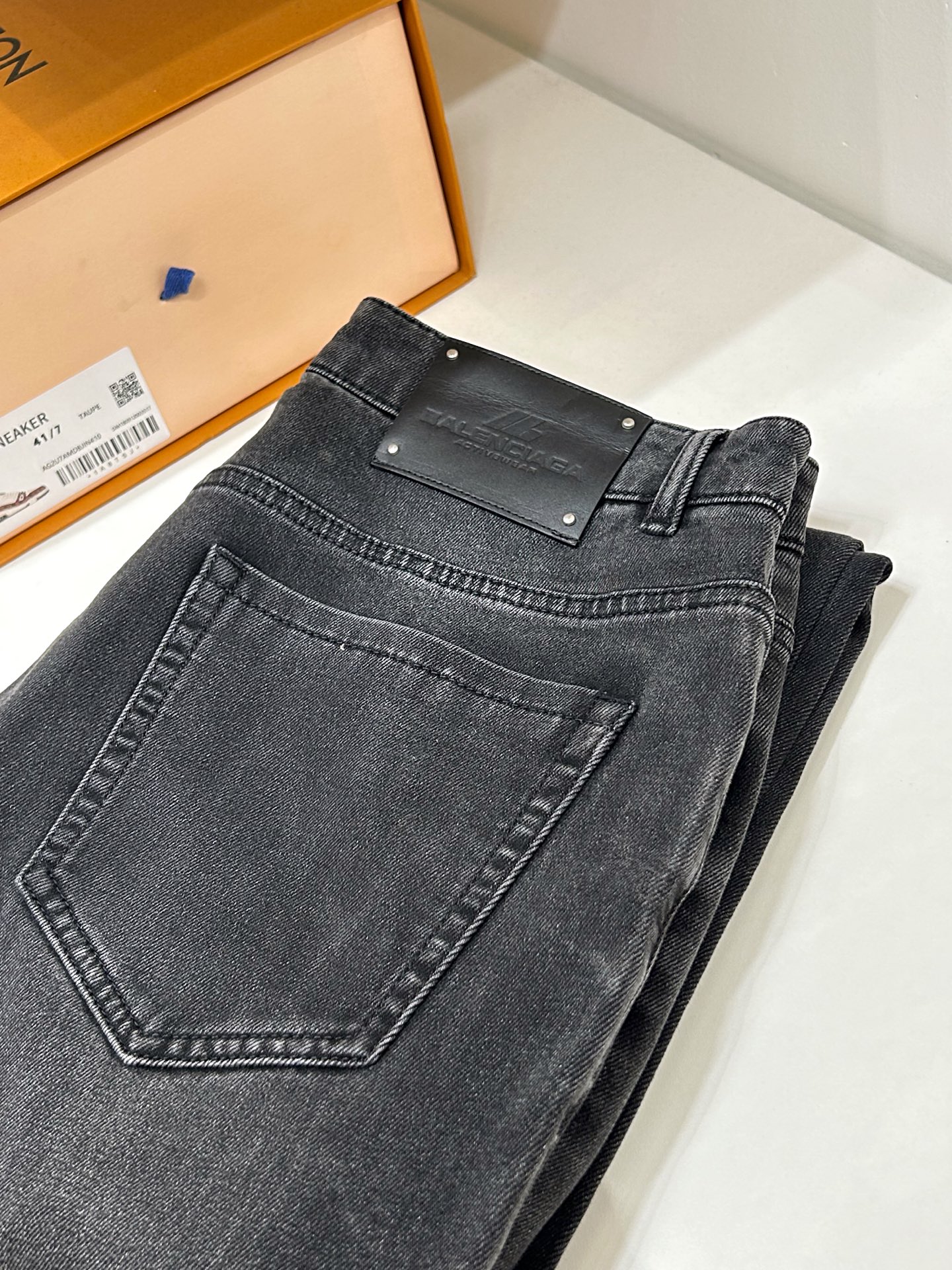 💎2026早秋最新⚡️推出男士牛仔裤新品!重工水洗牛仔面料,定制面料和一般牛仔布料比起来,更加柔软舒适!超重工洗水工艺 💎2026早秋最新⚡️推出男士牛仔裤新品!重工水洗牛仔面料,定制面料和一般牛仔布料比起来,更加柔软舒适!超重工洗水工艺