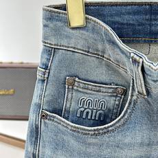 miumiu缪缪🎉🎉2026夏季最新⚡️推出男士牛仔裤新品!重工水洗牛仔面料,定制面料和一般牛仔布料比起来,更加柔软舒适 miumiu缪缪🎉🎉2026夏季最新⚡️推出男士牛仔裤新品!重工水洗牛仔面料,定制面料和一般牛仔布料比起来,更加柔软舒适