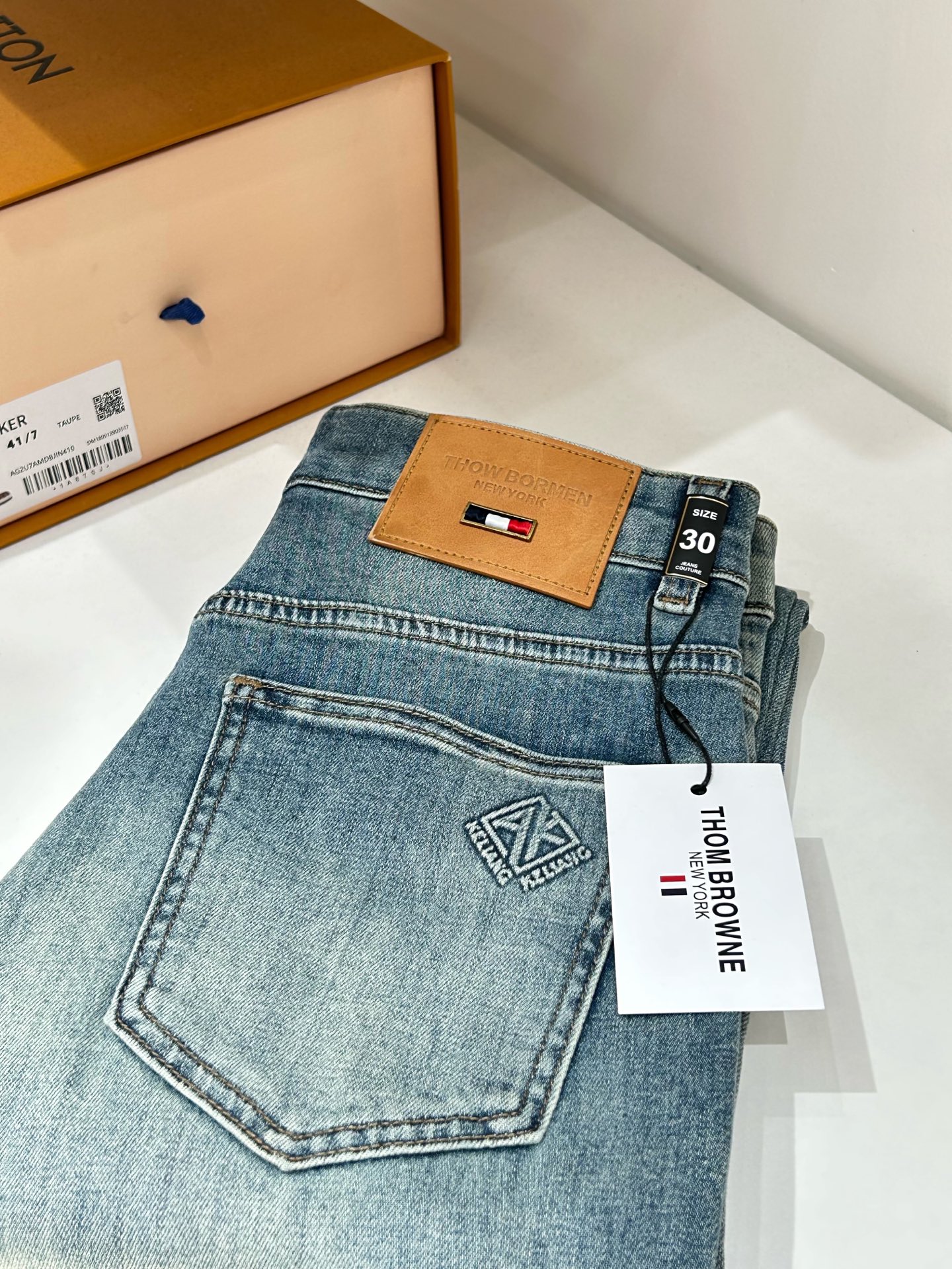 TB汤姆布朗🎉🎉2026夏季最新⚡️推出男士牛仔裤新品！重工水洗牛仔面料，定制面料和一般牛仔布料比起来，更加柔软舒适！超