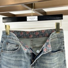 TB汤姆布朗🎉🎉2026夏季最新⚡️推出男士牛仔裤新品!重工水洗牛仔面料,定制面料和一般牛仔布料比起来,更加柔软舒适!超 TB汤姆布朗🎉🎉2026夏季最新⚡️推出男士牛仔裤新品!重工水洗牛仔面料,定制面料和一般牛仔布料比起来,更加柔软舒适!超