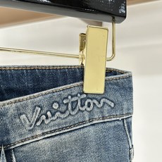 LV路易威登🎉🎉2026夏季最新⚡️推出男士牛仔裤新品!重工水洗牛仔面料,定制面料和一般牛仔布料比起来,更加柔软舒适!超 LV路易威登🎉🎉2026夏季最新⚡️推出男士牛仔裤新品!重工水洗牛仔面料,定制面料和一般牛仔布料比起来,更加柔软舒适!超