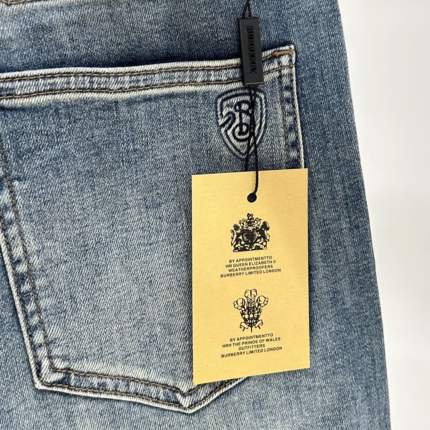Burberry巴宝莉🎉🎉2026夏季最新⚡️推出男士牛仔裤新品！重工水洗牛仔面料，定制面料和一般牛仔布料比起来，更加柔