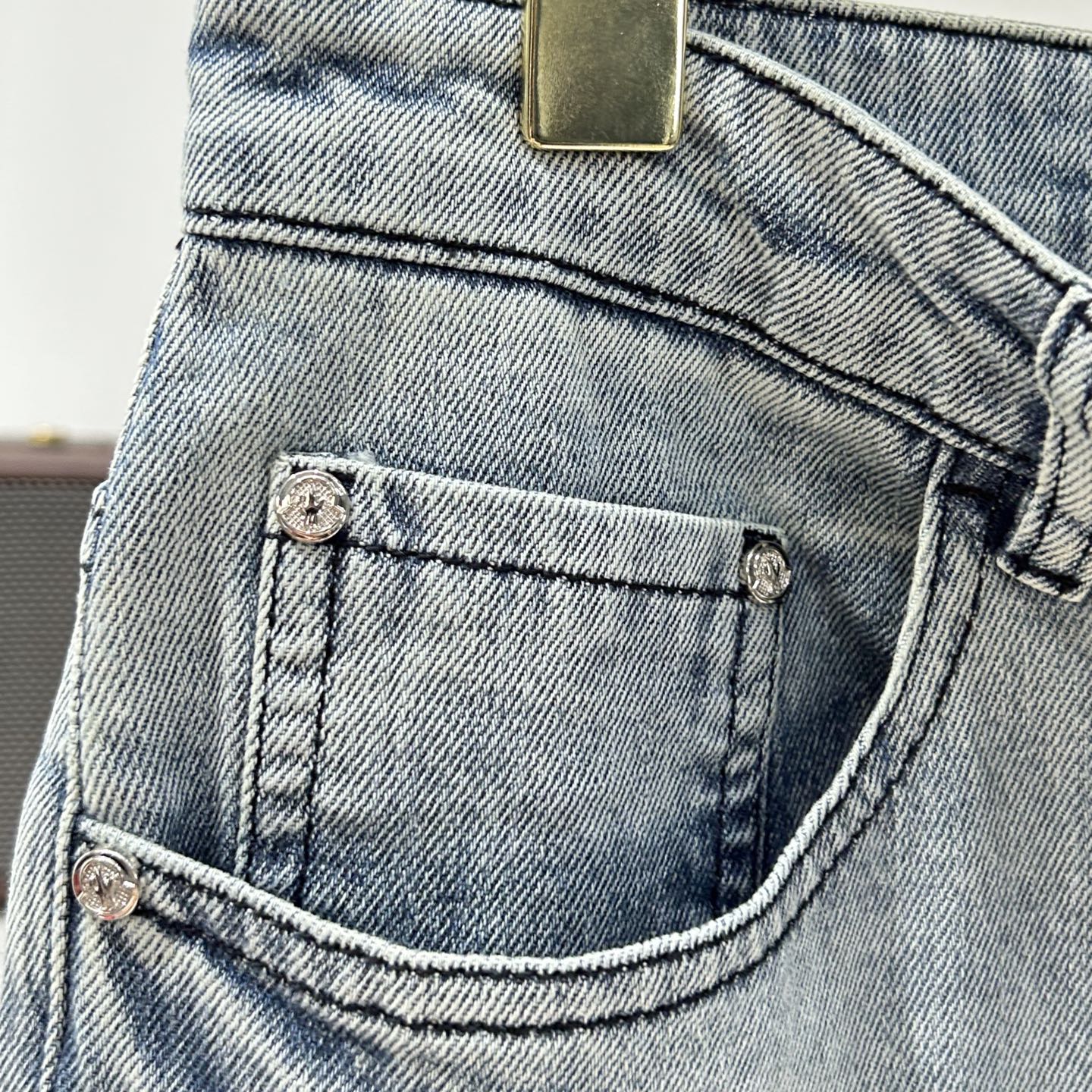 🎉🎉2026夏季最新⚡️推出男士牛仔裤新品！重工水洗牛仔面料，定制面料和一般牛仔布料比起来，更加柔软舒适！超重工洗水工艺