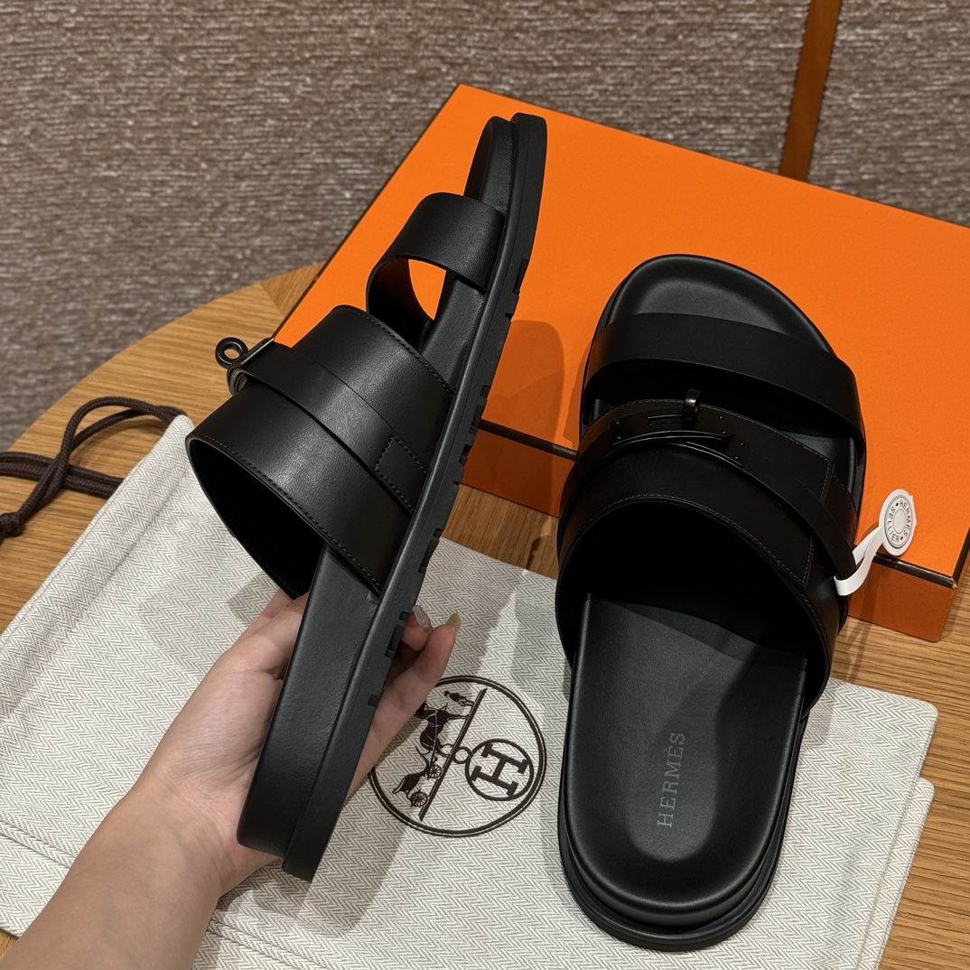 Hermès Jackson Black Leather Sandals with Black Hardware and Rubber Sole 4 i1725114840 2406 0