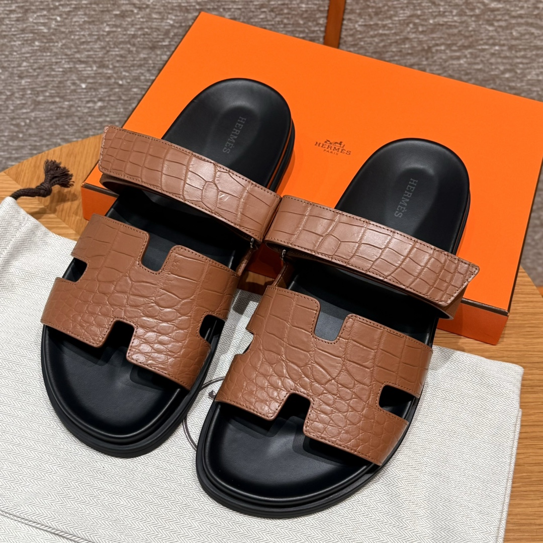 HERMES 🐊 Chypre サンダル ワンストラップサンダル メンズ 春秋用 ファッション定番 クロコダイルレザー 希少レザー
