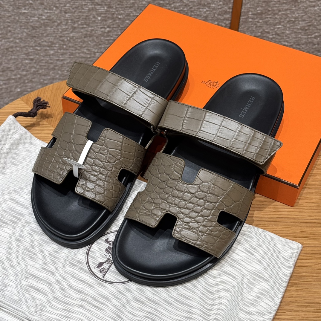 HERMES 🐊 Chypre サンダル ワンストラップサンダル メンズ 春秋用 ファッション定番 クロコダイルレザー 希少レザー