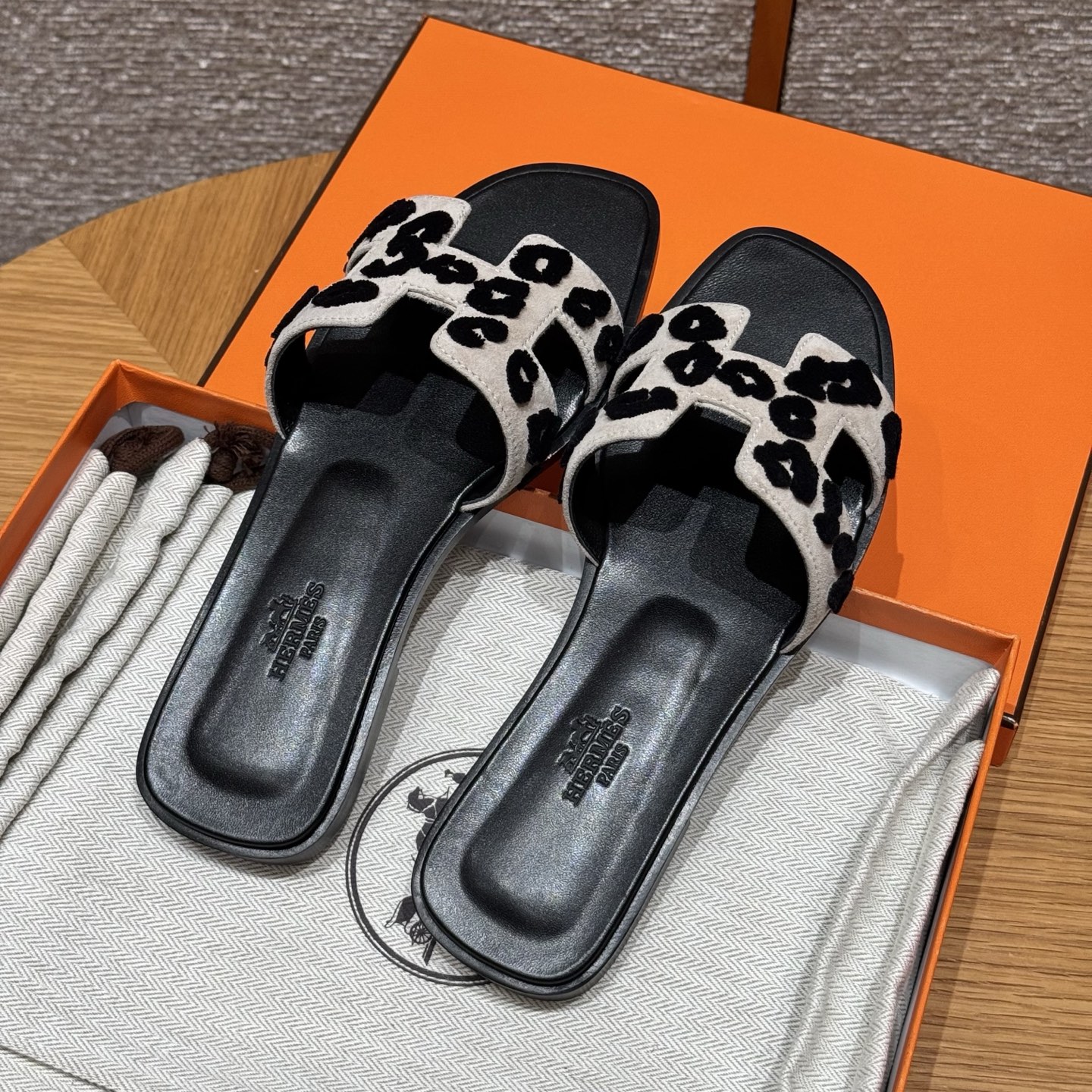HERMES Oran サンダル ラインストーン ワンベルトサンダル レディース 春秋用 ファッション クラシック