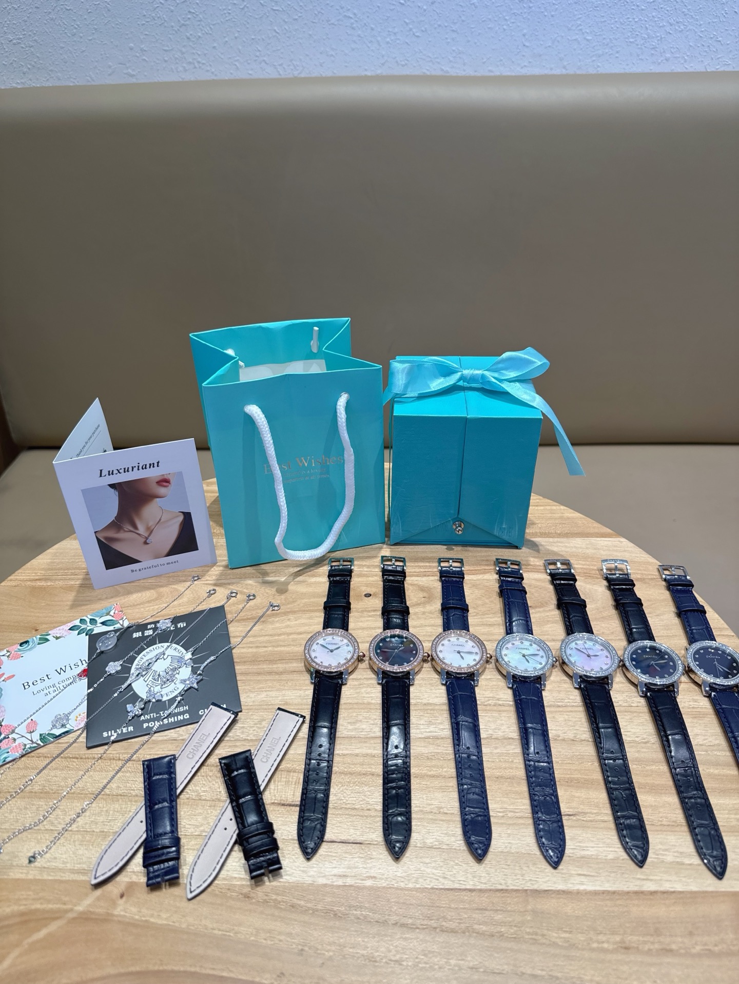 Luxurious Chanel Bracelets with Italian Calfskin and Unique Pearl Shells - 图片 2