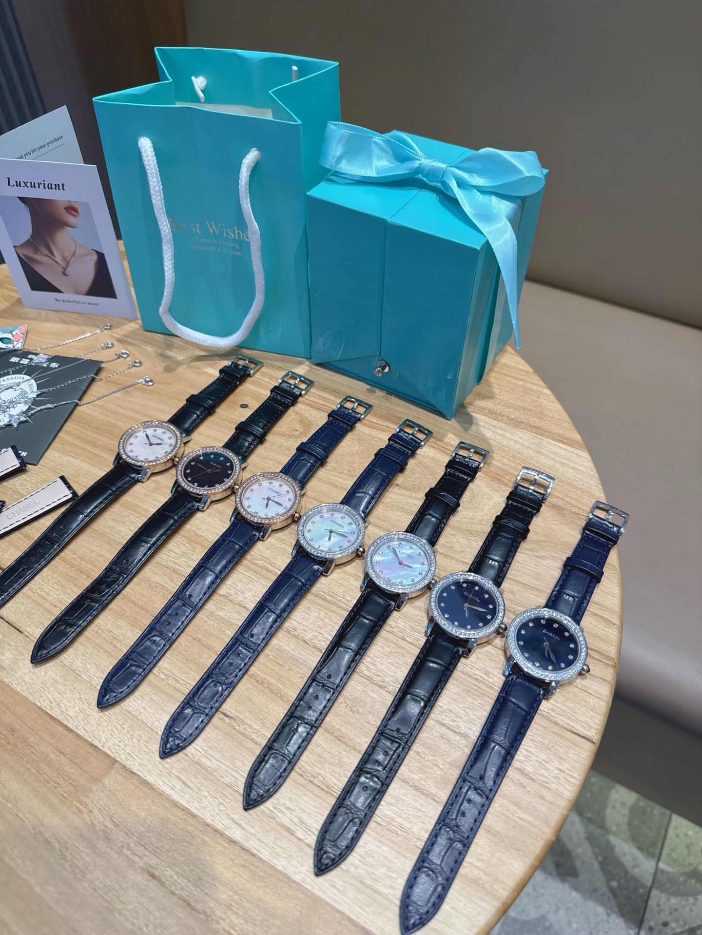 Luxurious Chanel Bracelets with Italian Calfskin and Unique Pearl Shells - 图片 4