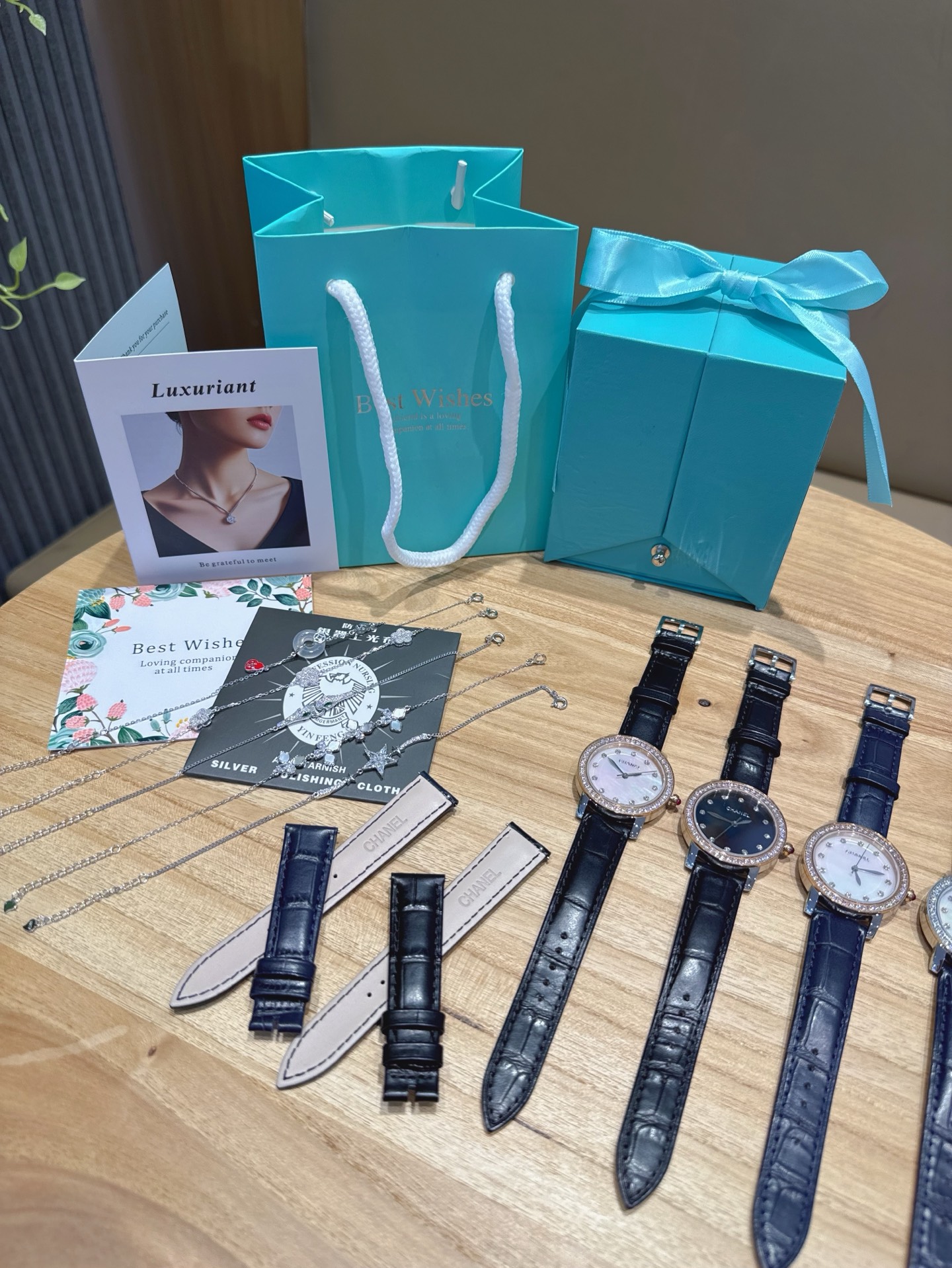 Luxurious Chanel Bracelets with Italian Calfskin and Unique Pearl Shells - 图片 3