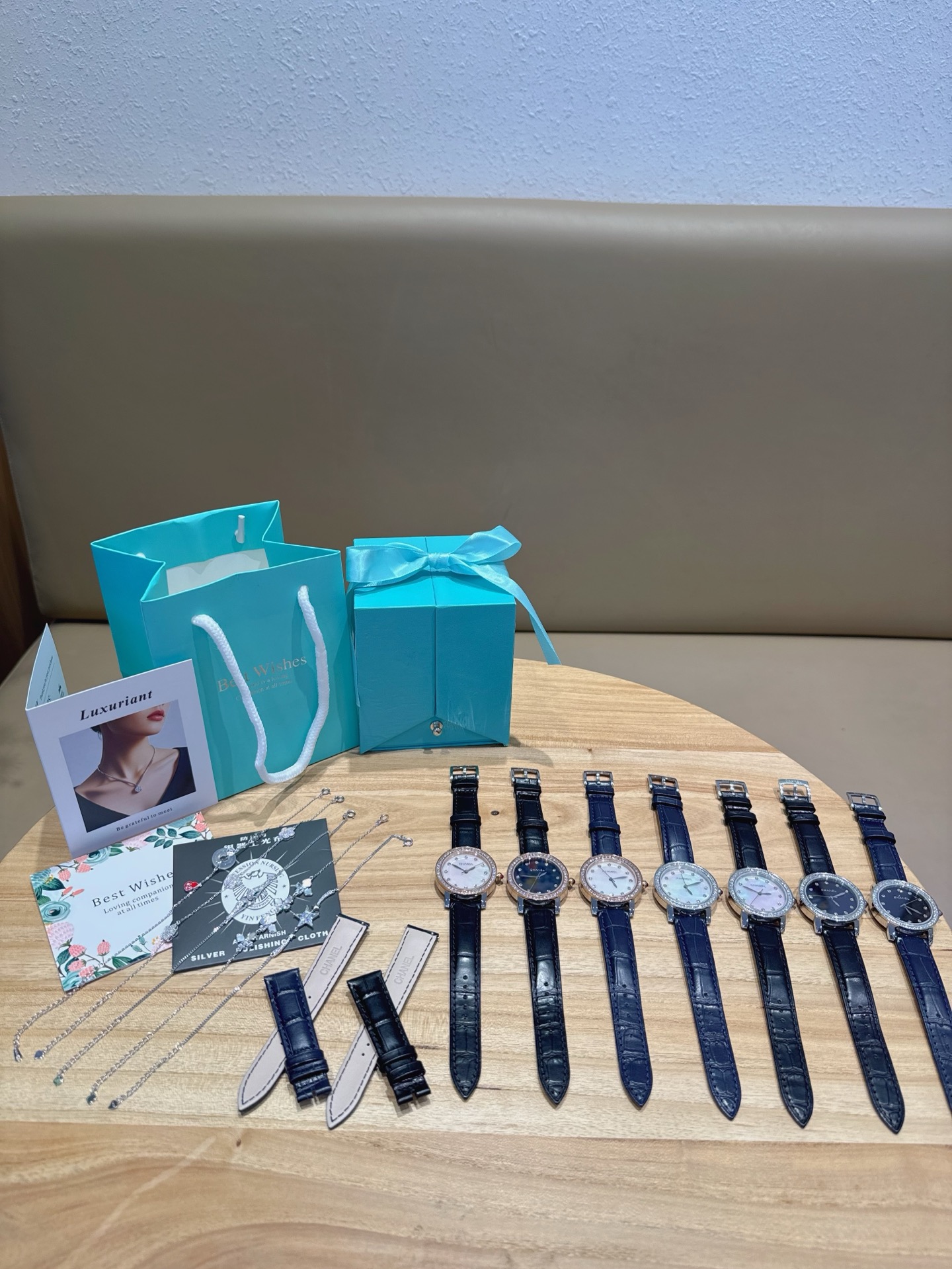 Luxurious Chanel Bracelets with Italian Calfskin and Unique Pearl Shells - 图片 1