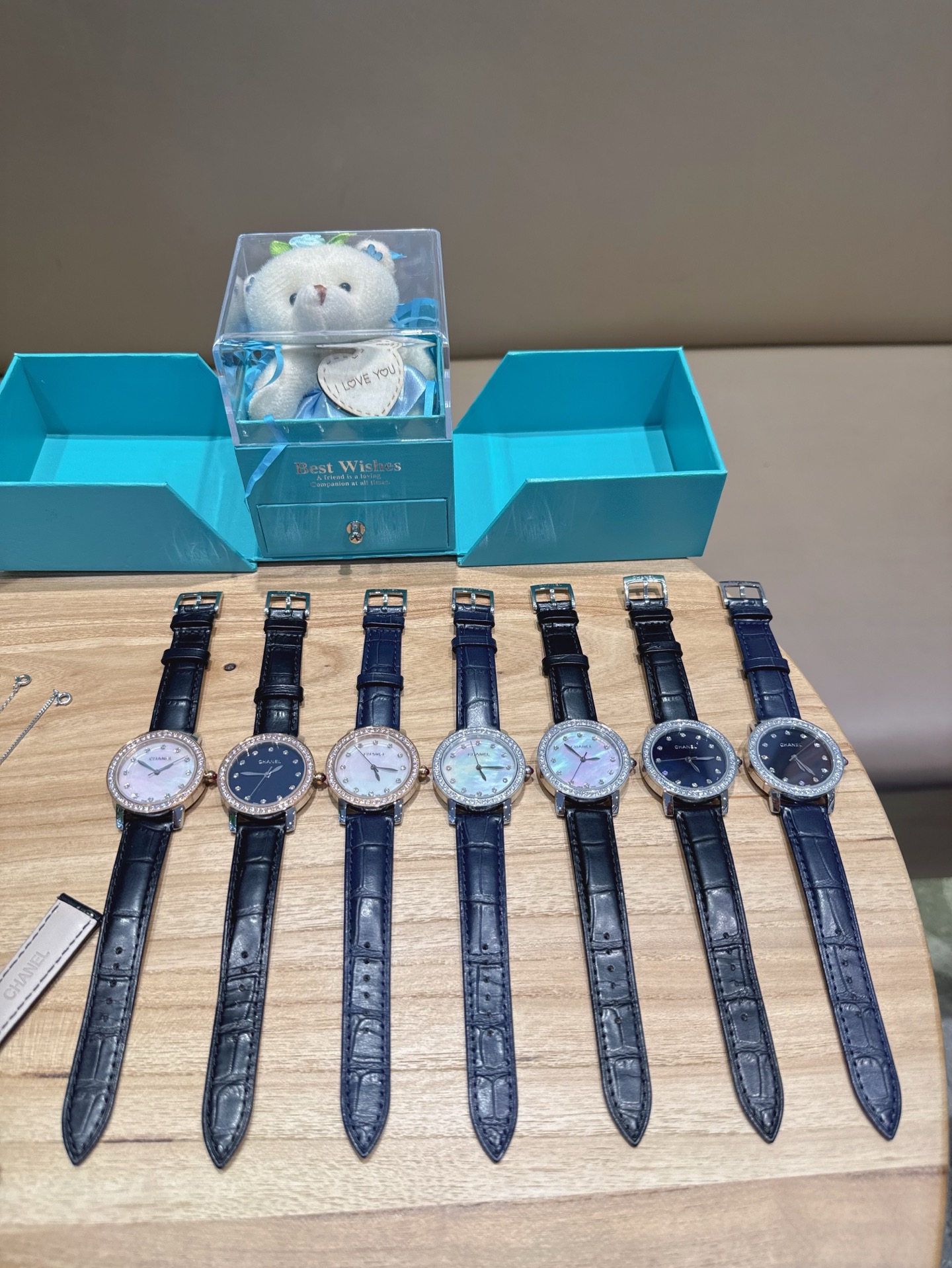 Luxurious Chanel Bracelets with Italian Calfskin and Unique Pearl Shells - 图片 7