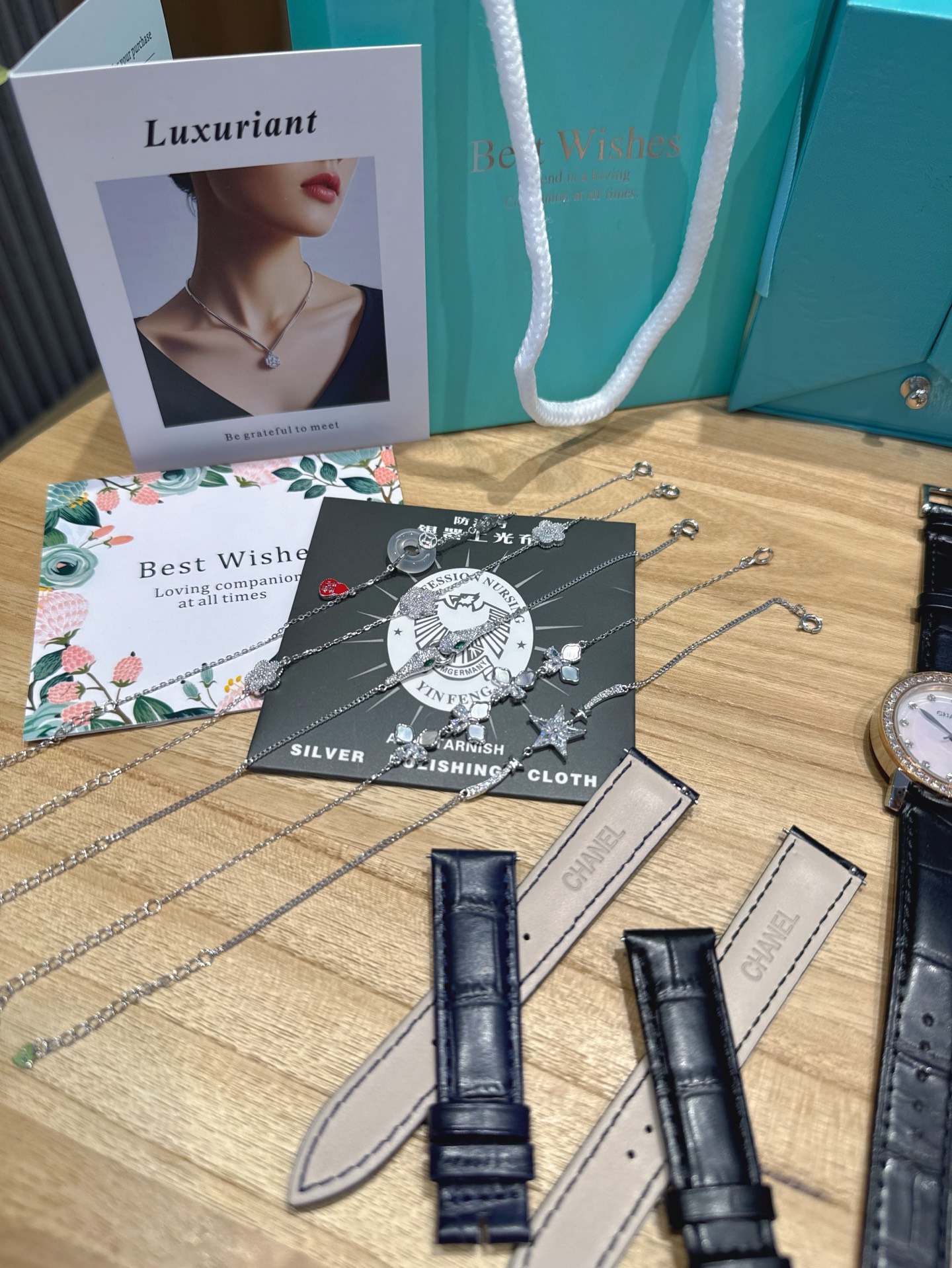 Luxurious Chanel Bracelets with Italian Calfskin and Unique Pearl Shells - 图片 6