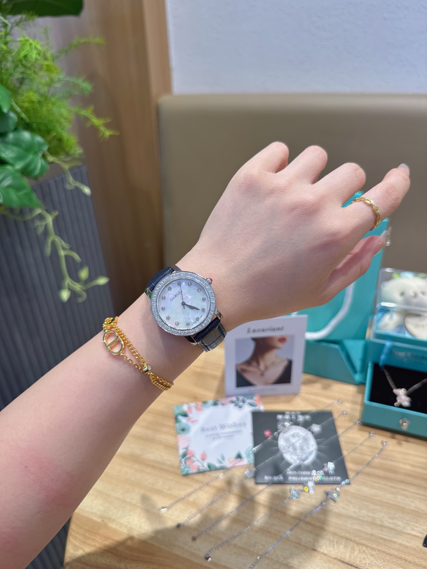 Luxurious 925 Silver Bracelet with Italian Calfskin and Natural Pearls - 图片 3