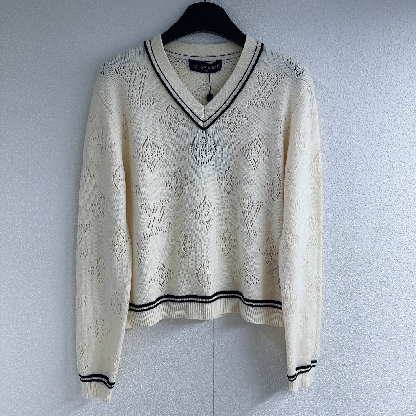 NO:454394,L Home * hollow logo jacquard V-neck long-sleeved sweater SML, louis vuitton, alexander wang19860909L家*镂空logo提花V领长袖针织衫SML,,louis vuitton,alexander wang,Women's clothing