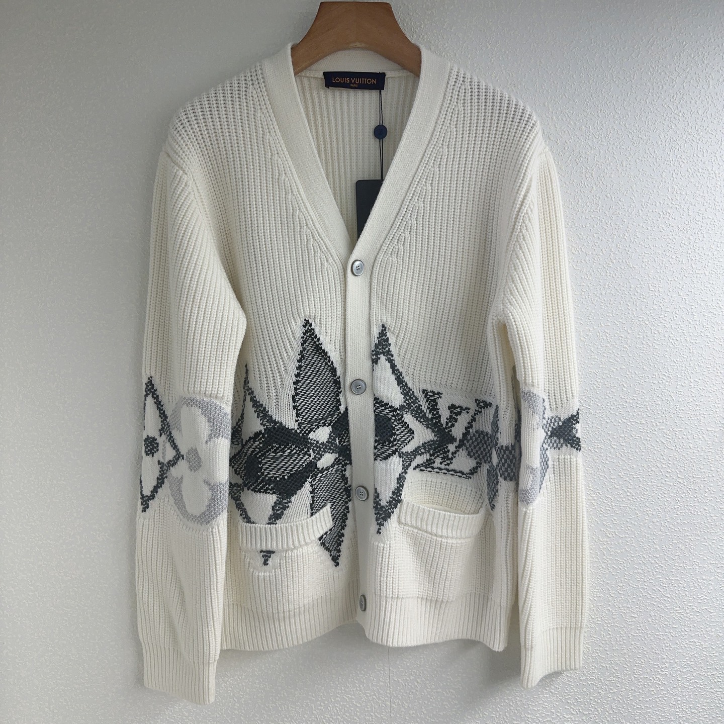 NO:621804,Ljia* Unisex V-neck double pocket knitted cardigan SML, Louis Vuitton, Alexander Wang19860909L家*男女同款V领双口袋针织开衫SML,,louis vuitton,alexander wang,Women's clothing