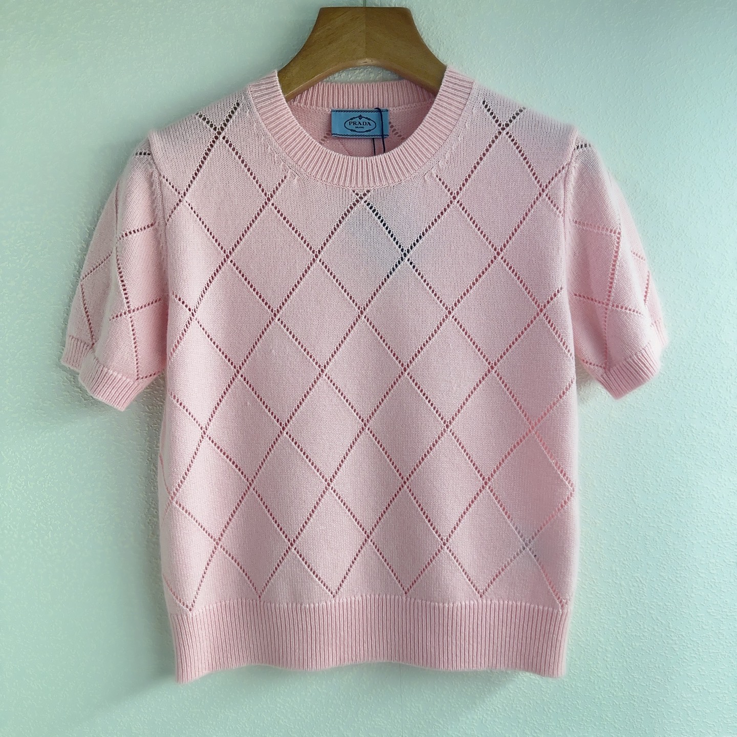 NO:694815,Prada*26 early spring new plaid pullover short-sleeved sweater SML, prada, T-shirt,19860909普拉家*26早春新款格纹套头短袖针织衫SML,,prada,T-shirt,,Women's clothing