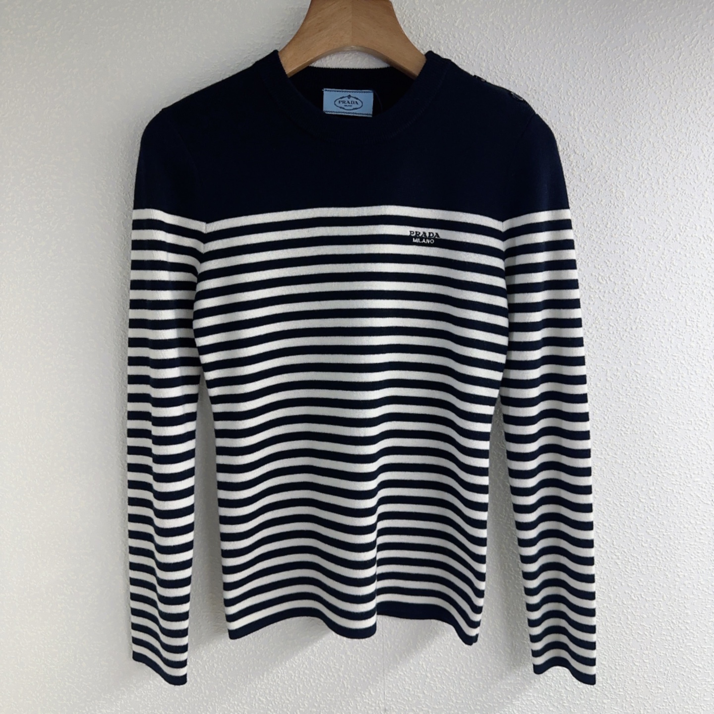 NO:694816,Prada* Contrast Color Striped Logo Embroidered Crew Neck Sweater SML,, prada,19860909普拉家*撞色条纹logo刺绣圆领针织衫SML,,prada,,Women's clothing