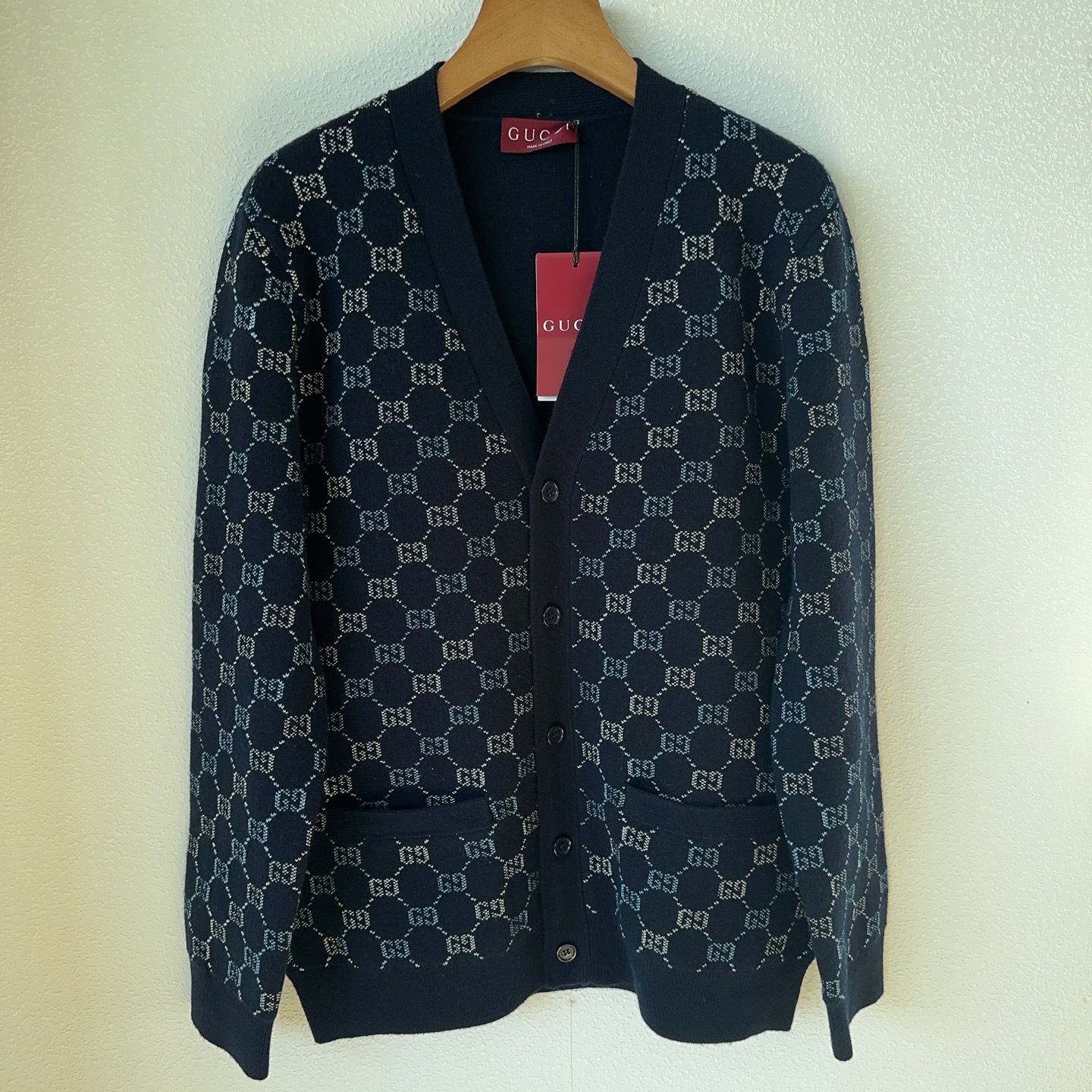 NO:696945,Gucci family series men's and women's same V-neck knitted cardigan SML,,19860909古奇家系列男女同款V领针织开衫SML,,,Women's clothing