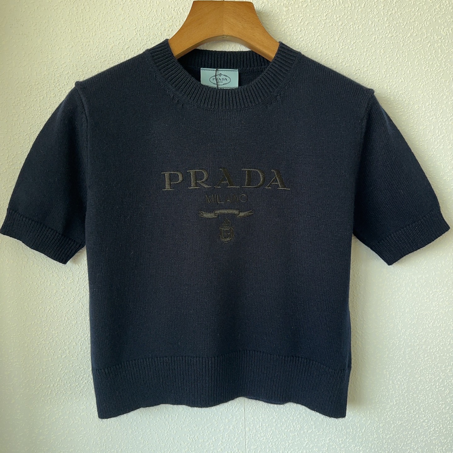 NO:696925,Prada 26 early spring logo letter embroidered pullover sweater SML, prada,19860909普拉家26早春logo字母刺绣套头针织衫SML,,prada,,Women's clothing