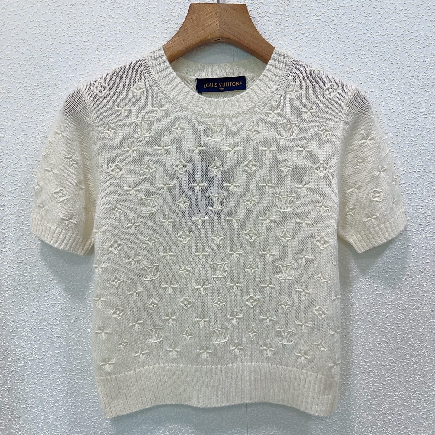 NO:796727,Ljia* heavy industry embroidered pullover short-sleeved sweater SML,, louis vuitton, T-shirt,19860909L家*重工刺绣套头短袖针织衫SML,,louis vuitton,T-shirt,,Women's clothing