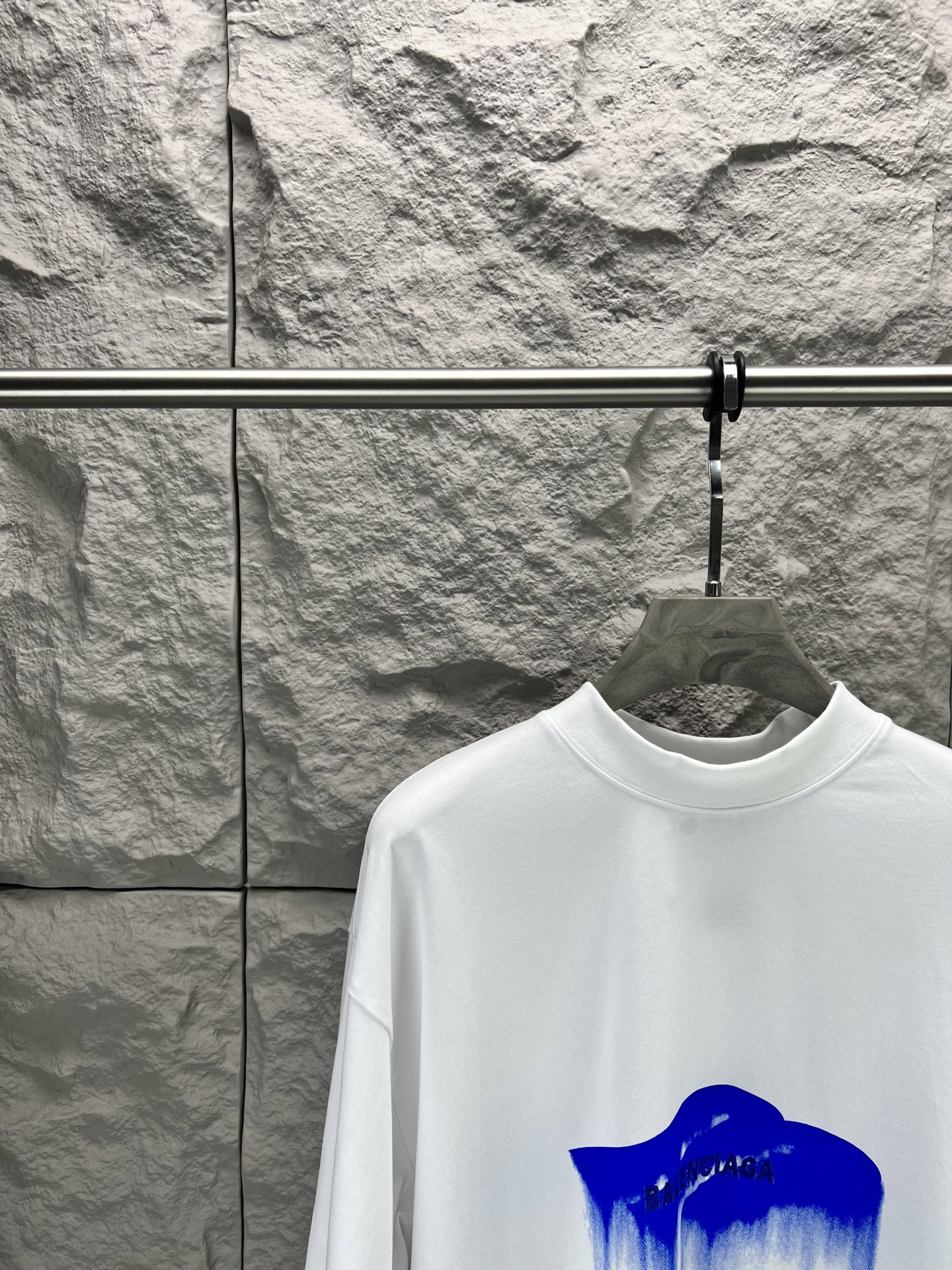Balenciaga BALENCI*GA M溶解印花刺绣短袖 本品采用280克重磅精梳棉双面针织面料 经预缩与磨毛处理 触感厚实软糯