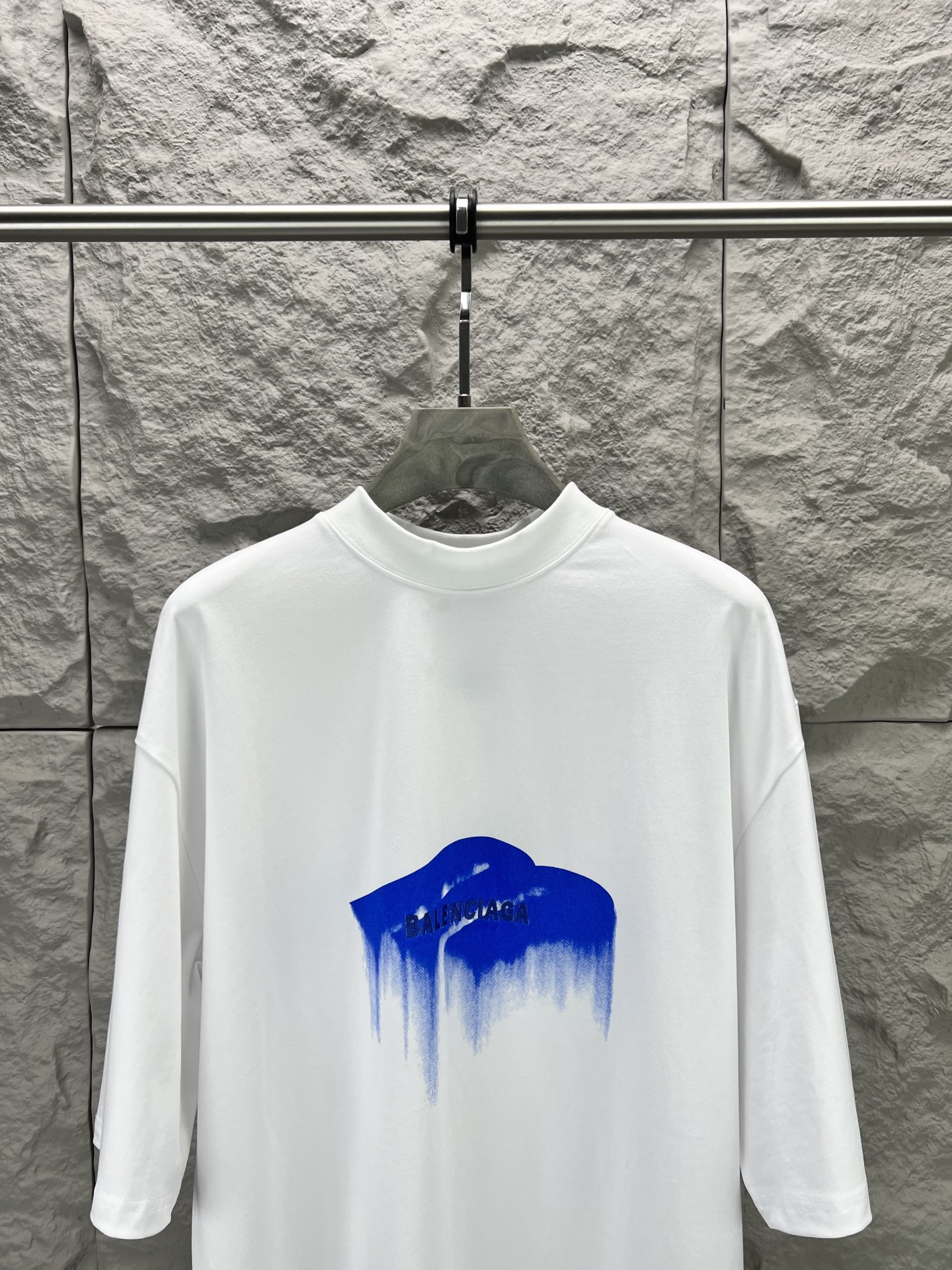 Balenciaga BALENCI*GA M溶解印花刺绣短袖 本品采用280克重磅精梳棉双面针织面料 经预缩与磨毛处理 触感厚实软糯