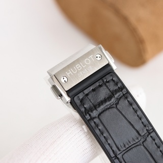 Hublot Classic Fusion Automatic 45mm detail 9