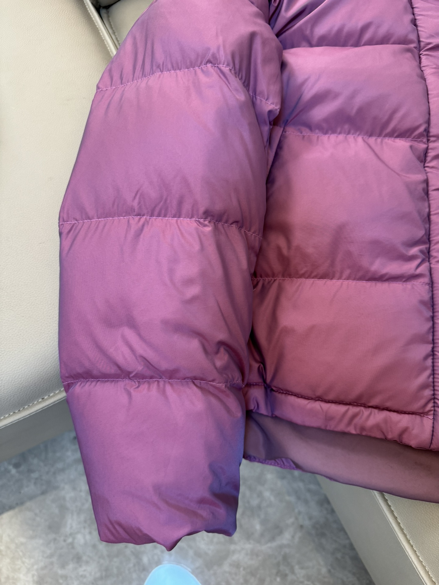 Lulemon SoftMatteTM Feather Coat: Windproof, Lightweight, Warmth. Sizes 4-6-8, Colors: Purple, Linen, Black. - 图片 6