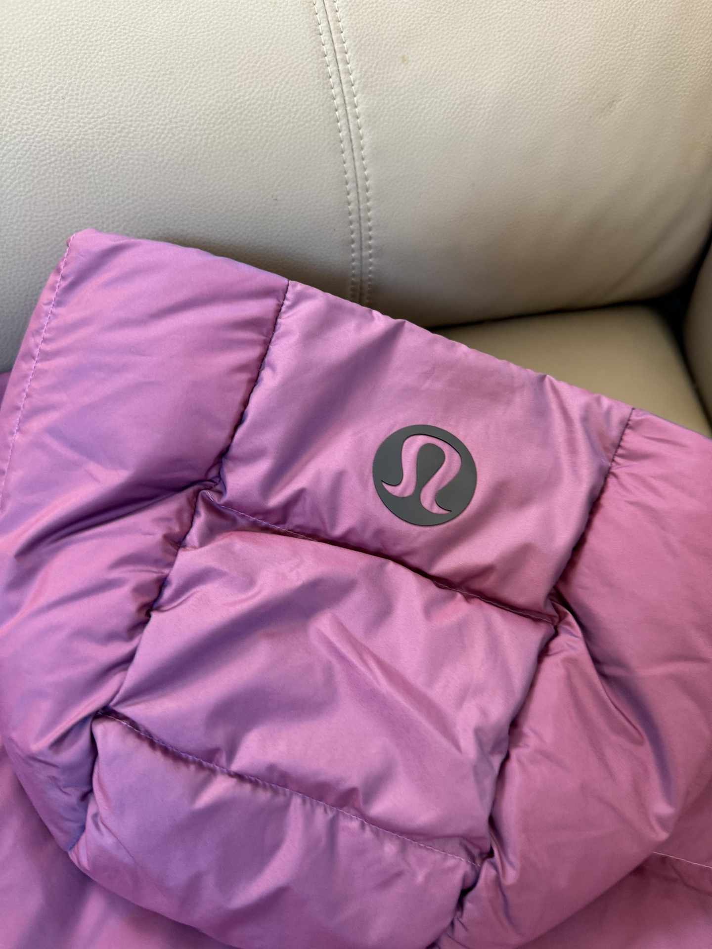 Lulemon SoftMatteTM Feather Coat: Windproof, Lightweight, Warmth. Sizes 4-6-8, Colors: Purple, Linen, Black. - 图片 8