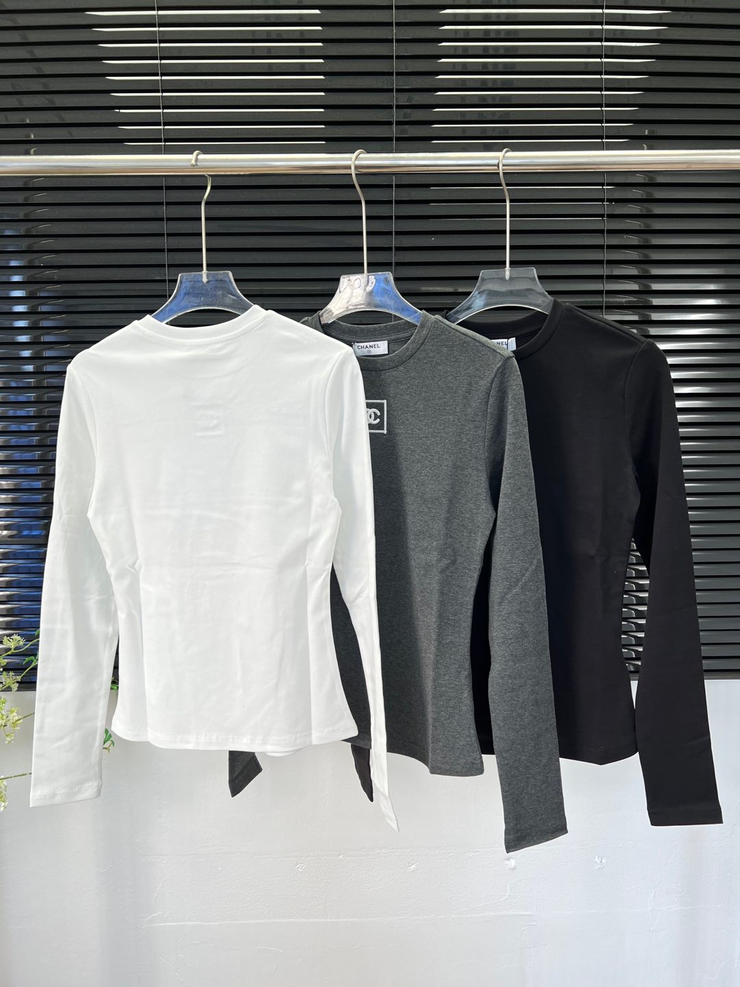 High-quality Women’s Outfits with Unique Embroidery Logo for Autumn/Winter Wardrobe - 图片 2