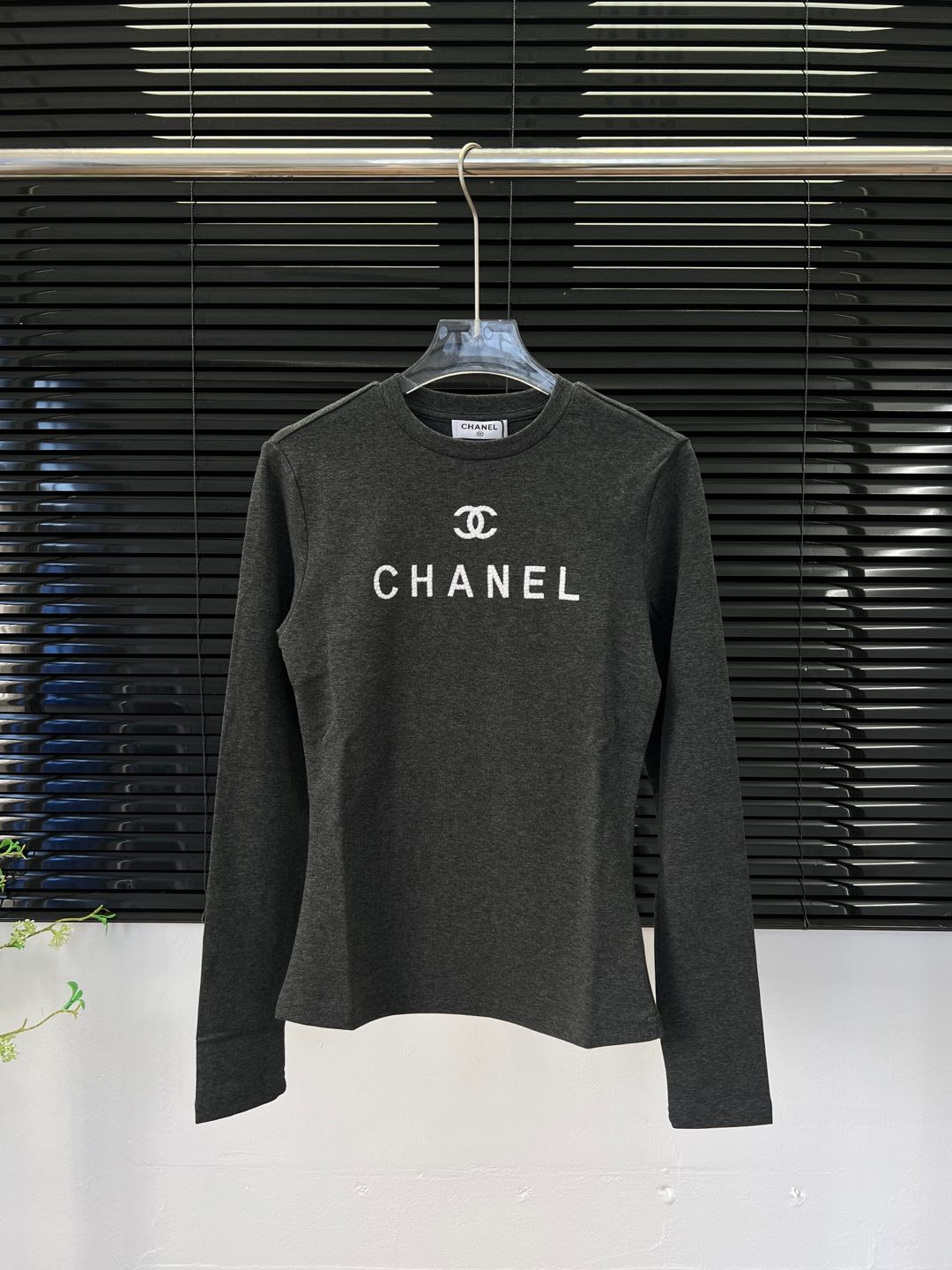 High-End Women’s Outfits: New Fragrance Embroidery, T-Shirt Line for Autumn/Winter - 图片 9