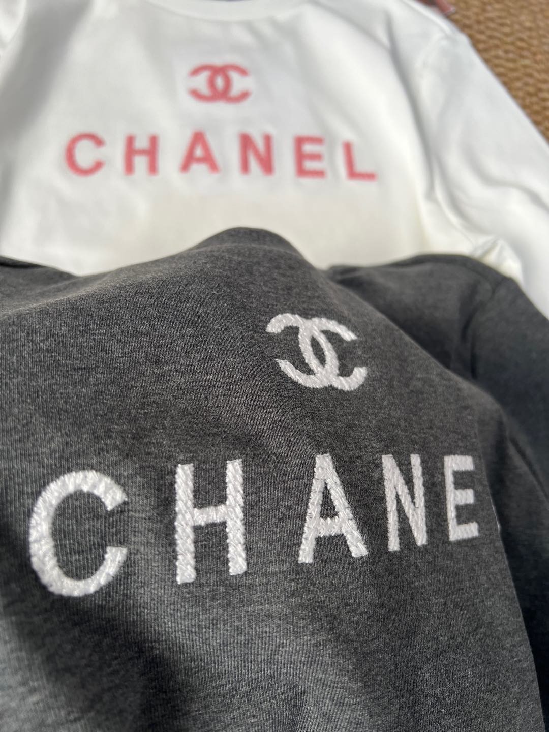 High-End Women’s Outfits: New Fragrance Embroidery, T-Shirt Line for Autumn/Winter - 图片 5