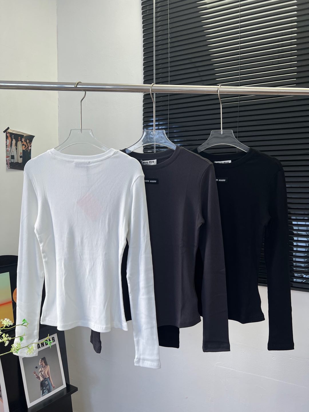 “Stylish 25-Year-Old Miu 3-Coloured Sticker Sleeve for Autumn and Winter Wardrobes” - 图片 2