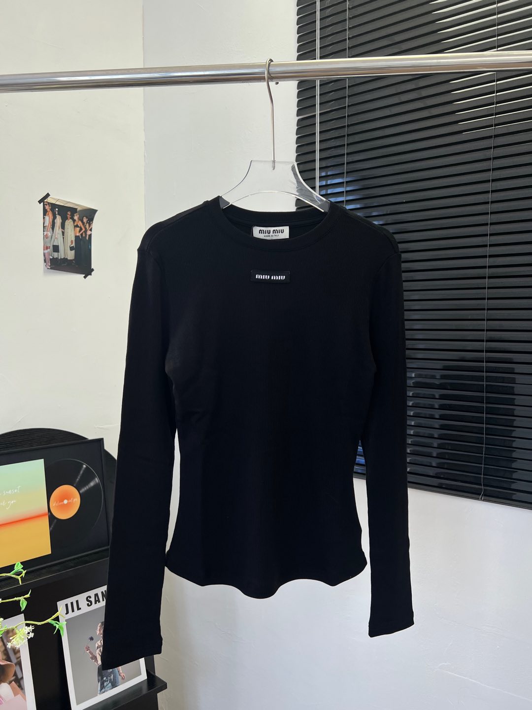 “Stylish 25-Year-Old Miu 3-Coloured Sticker Sleeve for Autumn and Winter Wardrobes” - 图片 8