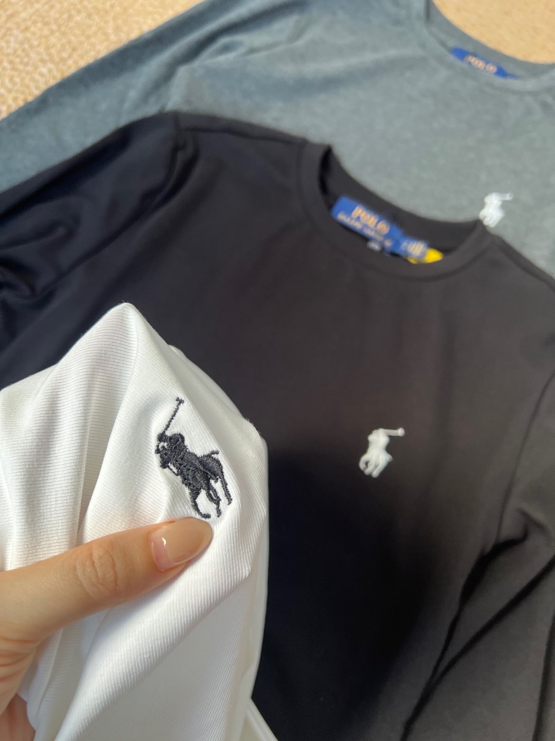 “Embroidered Horse Design Highlights Classic Long-Sleeved Pelvis for Autumn/Winter” - 图片 5