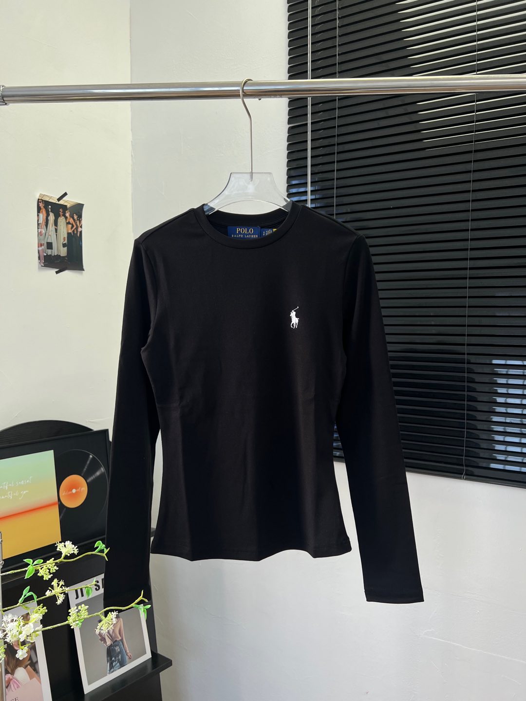 “Embroidered Horse Design Highlights Classic Long-Sleeved Pelvis for Autumn/Winter” - 图片 8