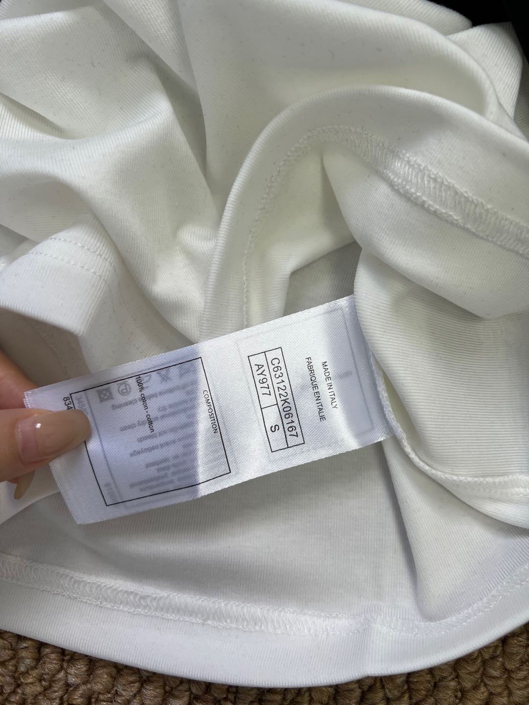 “25-Year-Old Two-Colour Embroidered Shirt: Soft Cotton Fabric, Ex-Embracing Logo Design” - 图片 8