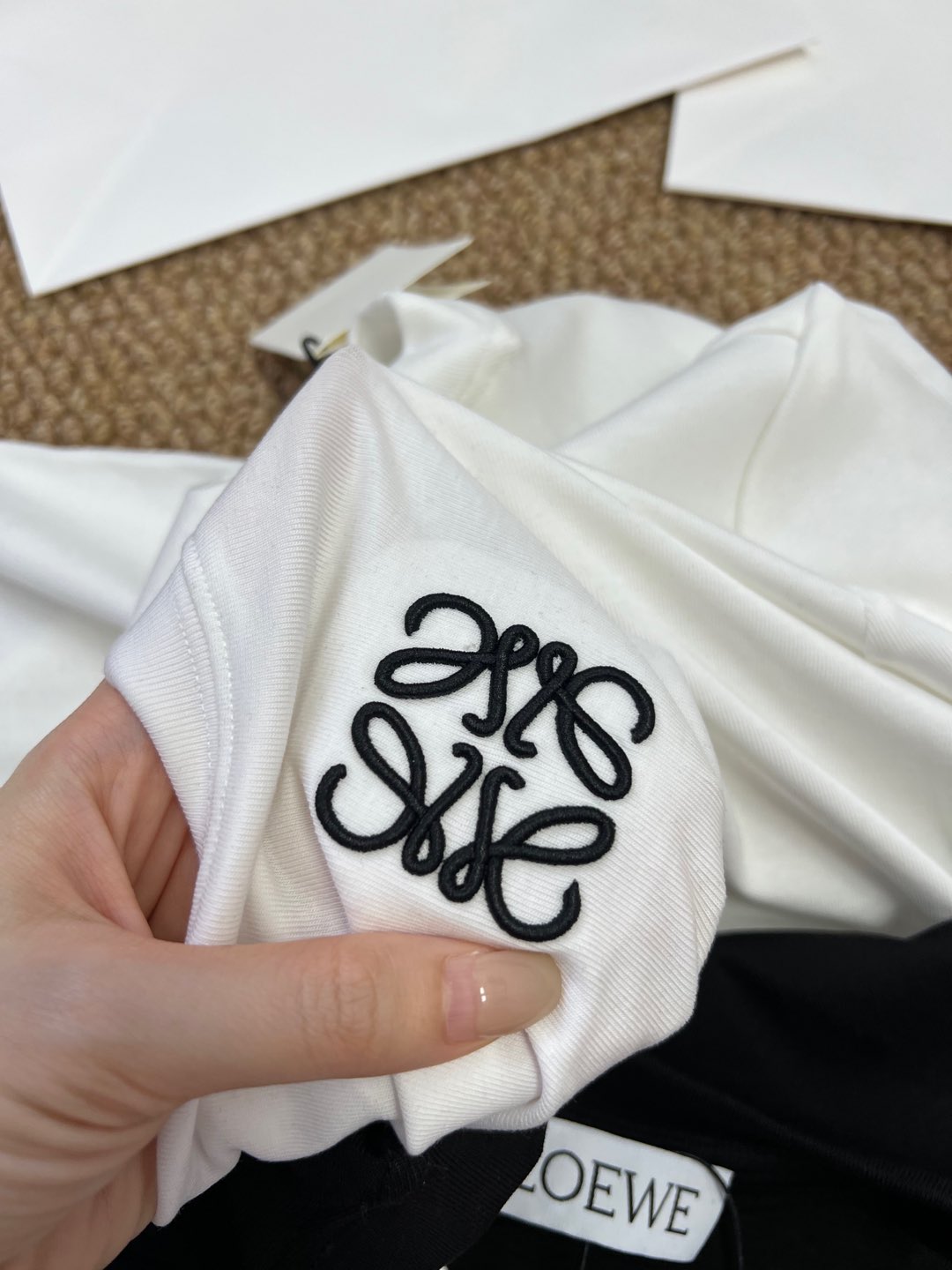 25-year-old Low Pre-Colour Embroidery Logo Skirt: Soft, Cozy, and Sexy Look - 图片 7