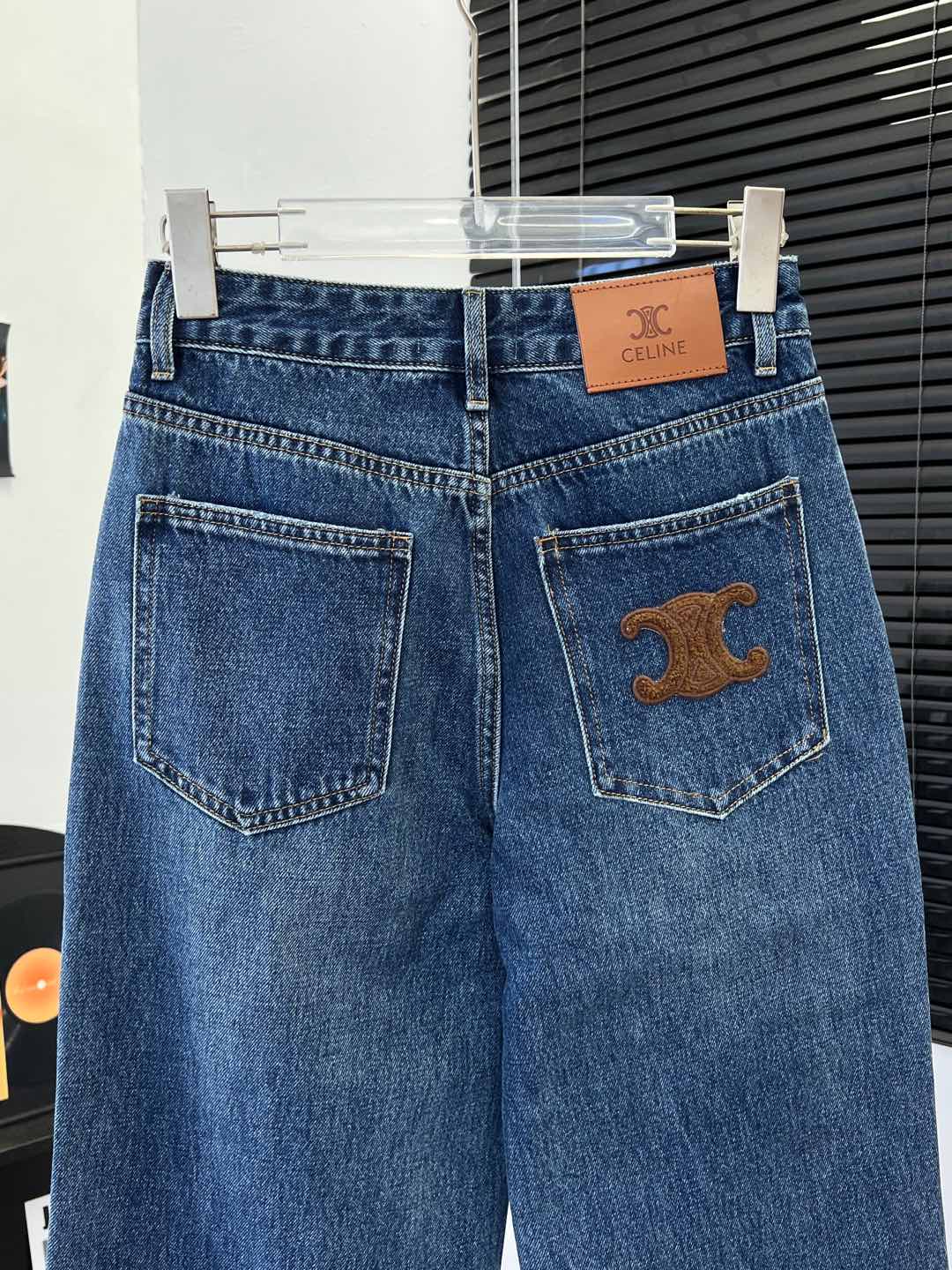 CELIN* 25早秋新款 后袋毛巾绣logo牛仔裤 定制斜纹牛仔棉面料 透气性好 柔软亲肤 高腰版型 
