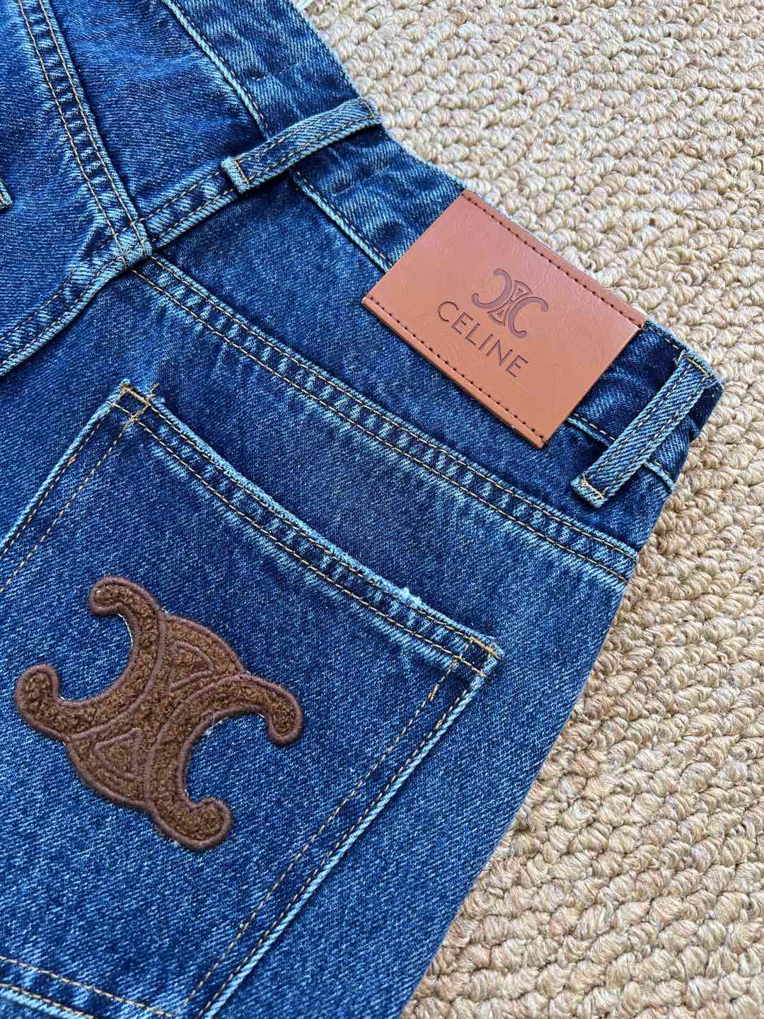 CELIN* 25早秋新款 后袋毛巾绣logo牛仔裤 定制斜纹牛仔棉面料 透气性好 柔软亲肤 高腰版型 