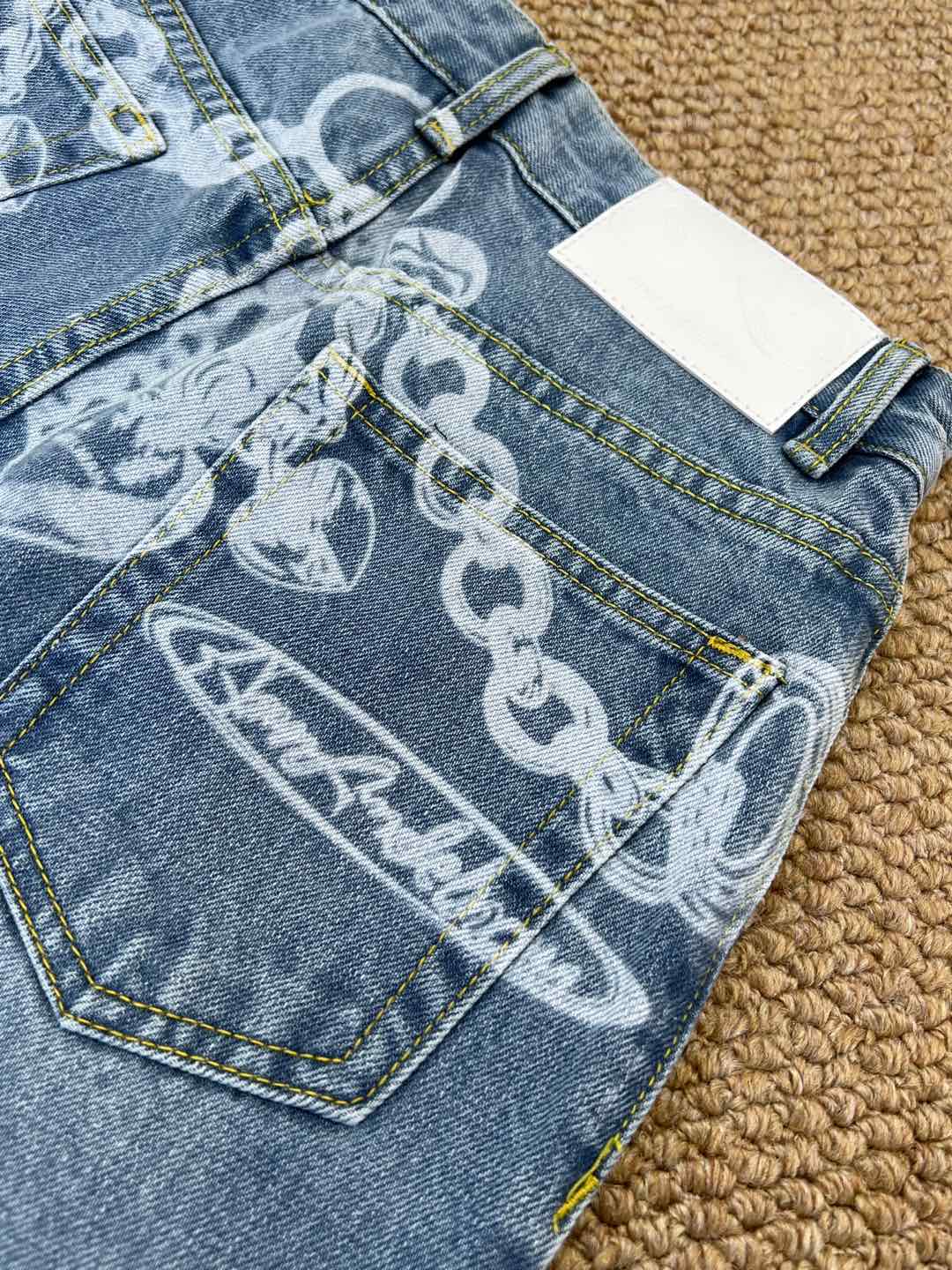 【新品上新】🎉ANN数码直喷链条直筒裤
官网款
独家开模定制
YB1v1还原
采用牛仔棉面料
面料柔软舒适
数码直喷链条设计
高腰直筒版型
显瘦遮肉
任何身形都可驾驭
8553